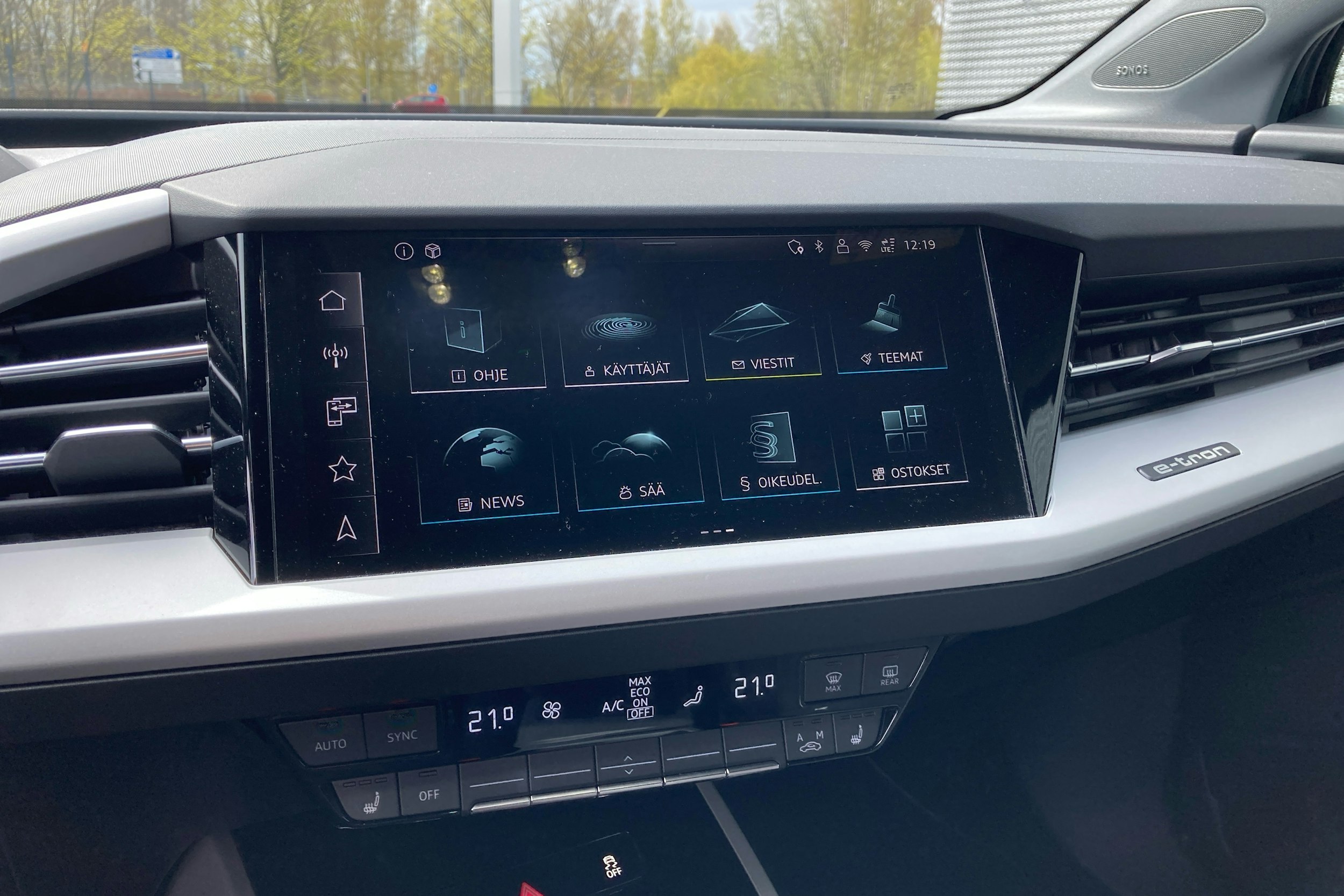 harmaa Audi Q4 e-tron 2024 kuva 14.