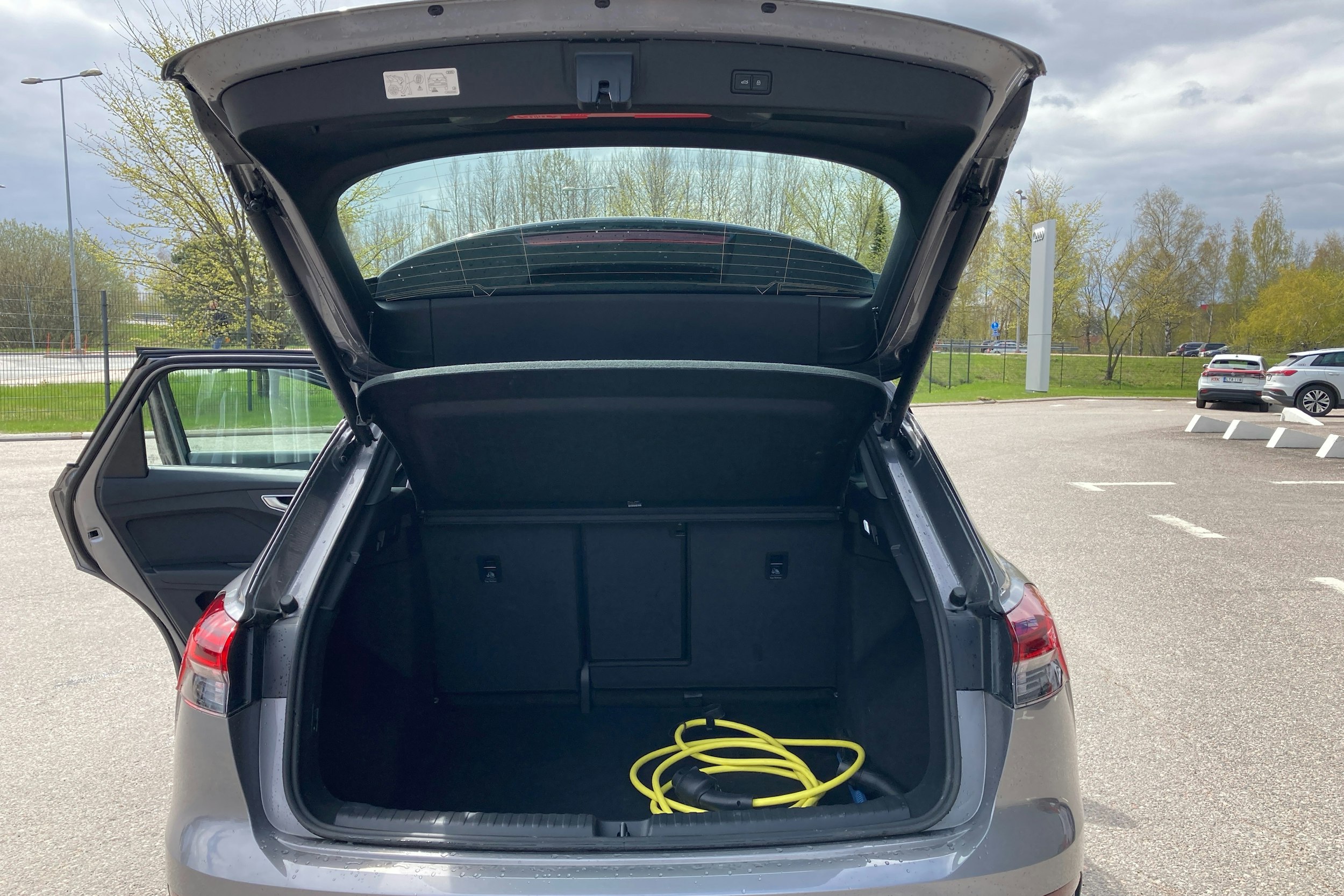 harmaa Audi Q4 e-tron 2024 kuva 15.