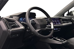 musta Audi Q4 e-tron 2024 kuva 7.