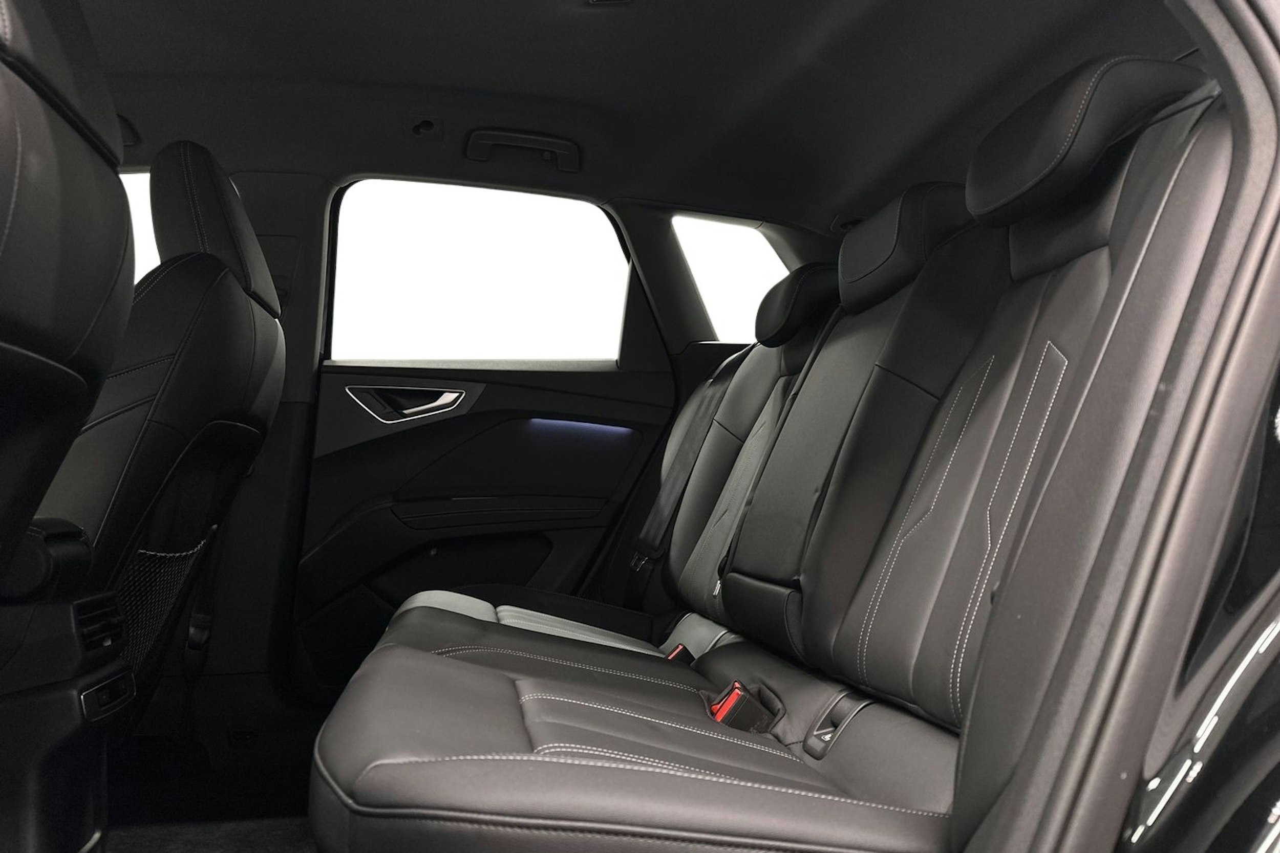 musta Audi Q4 e-tron 2024 kuva 10.