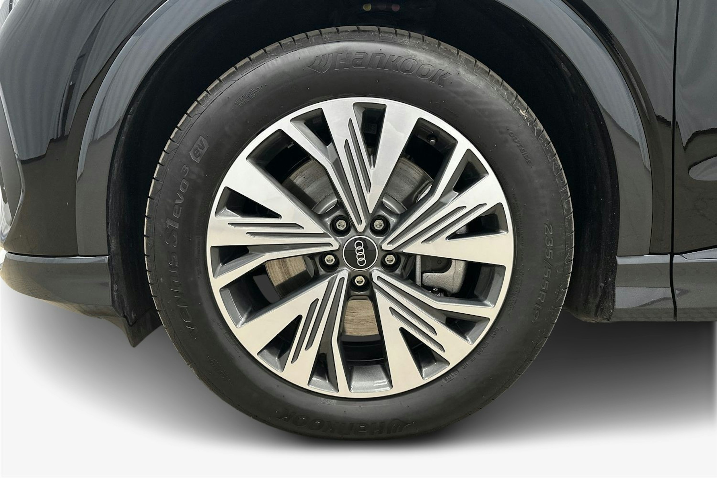 musta Audi Q4 e-tron 2024 kuva 11.
