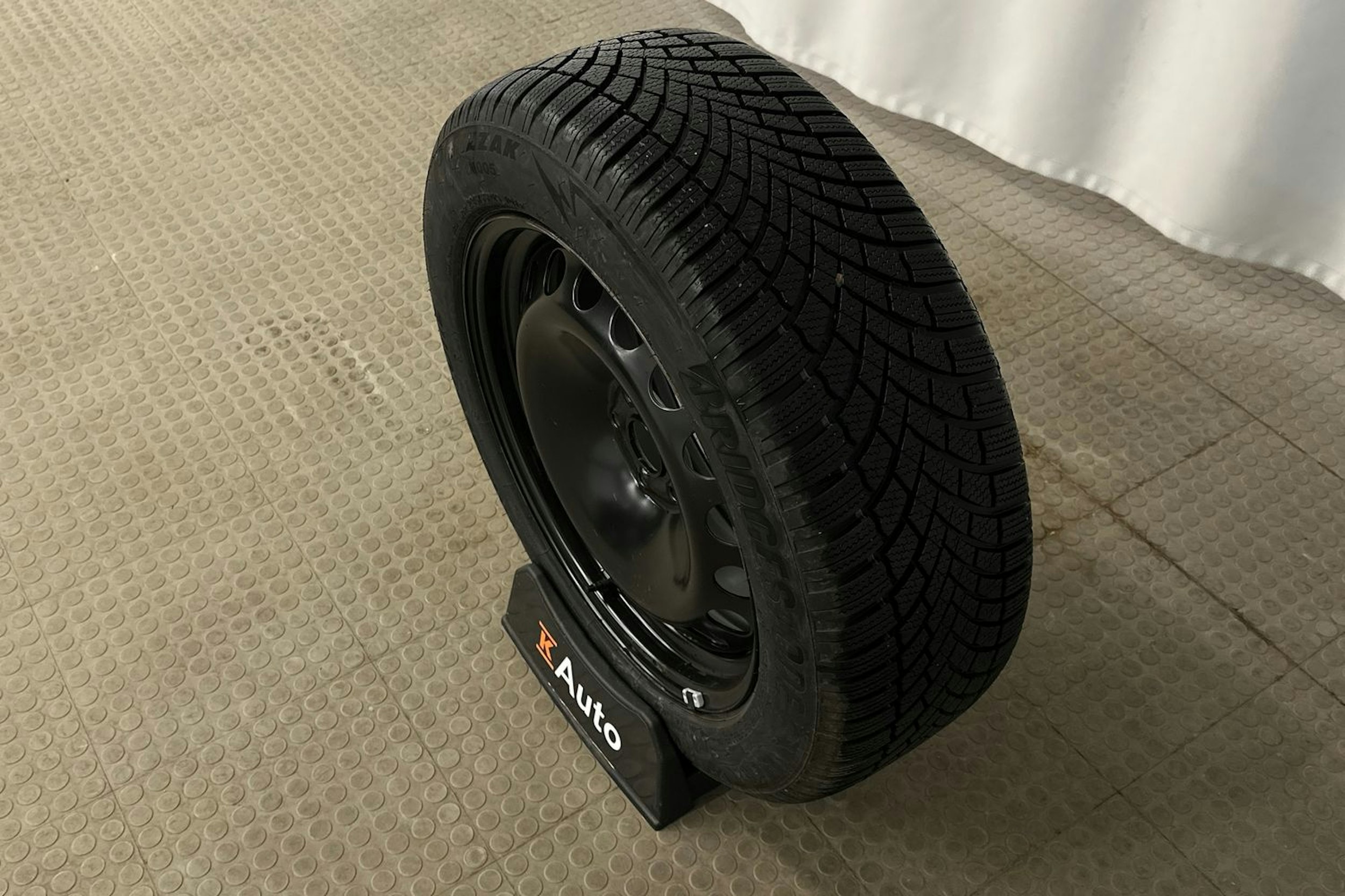 musta Audi Q4 e-tron 2024 kuva 13.