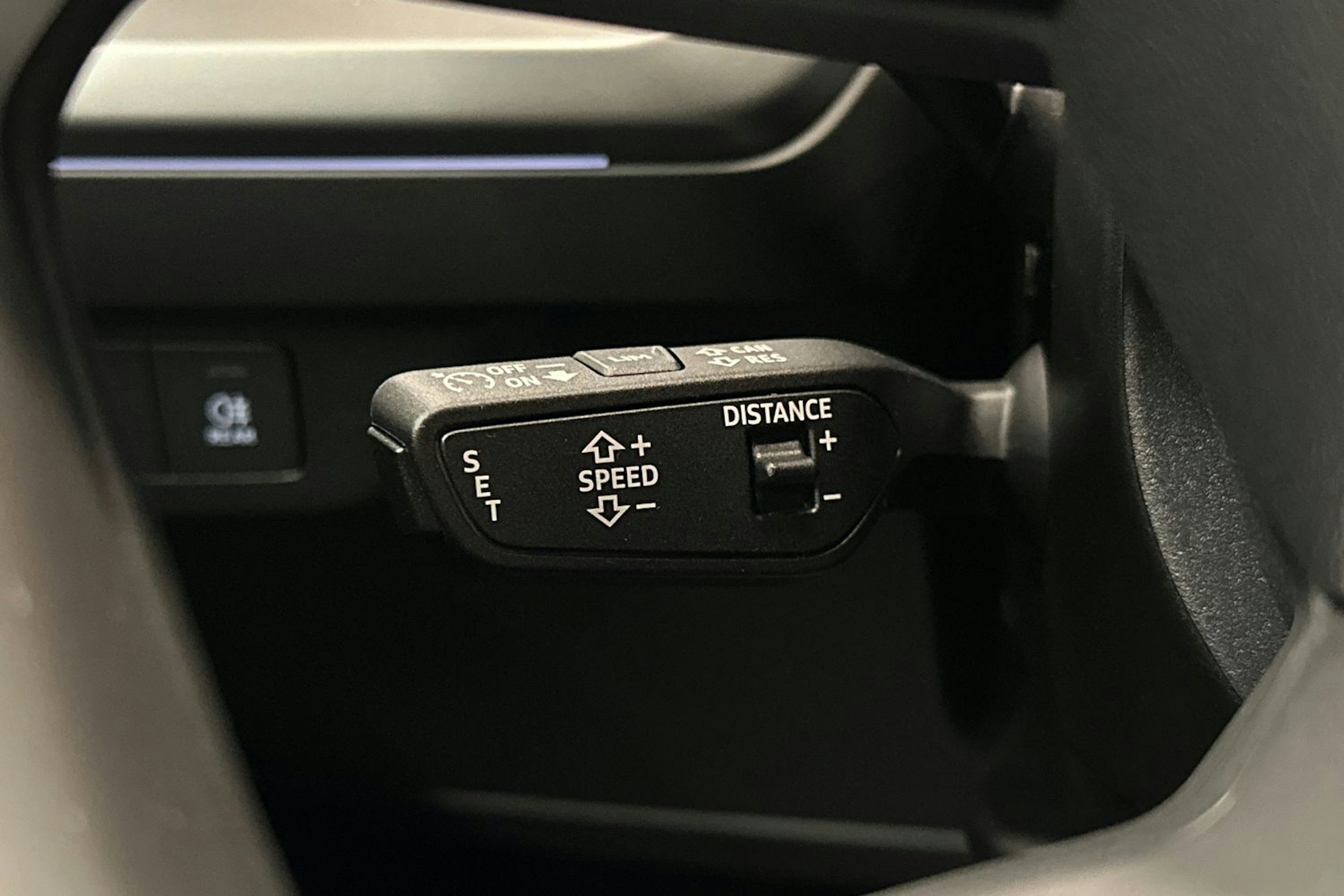 musta Audi Q4 e-tron 2024 kuva 18.