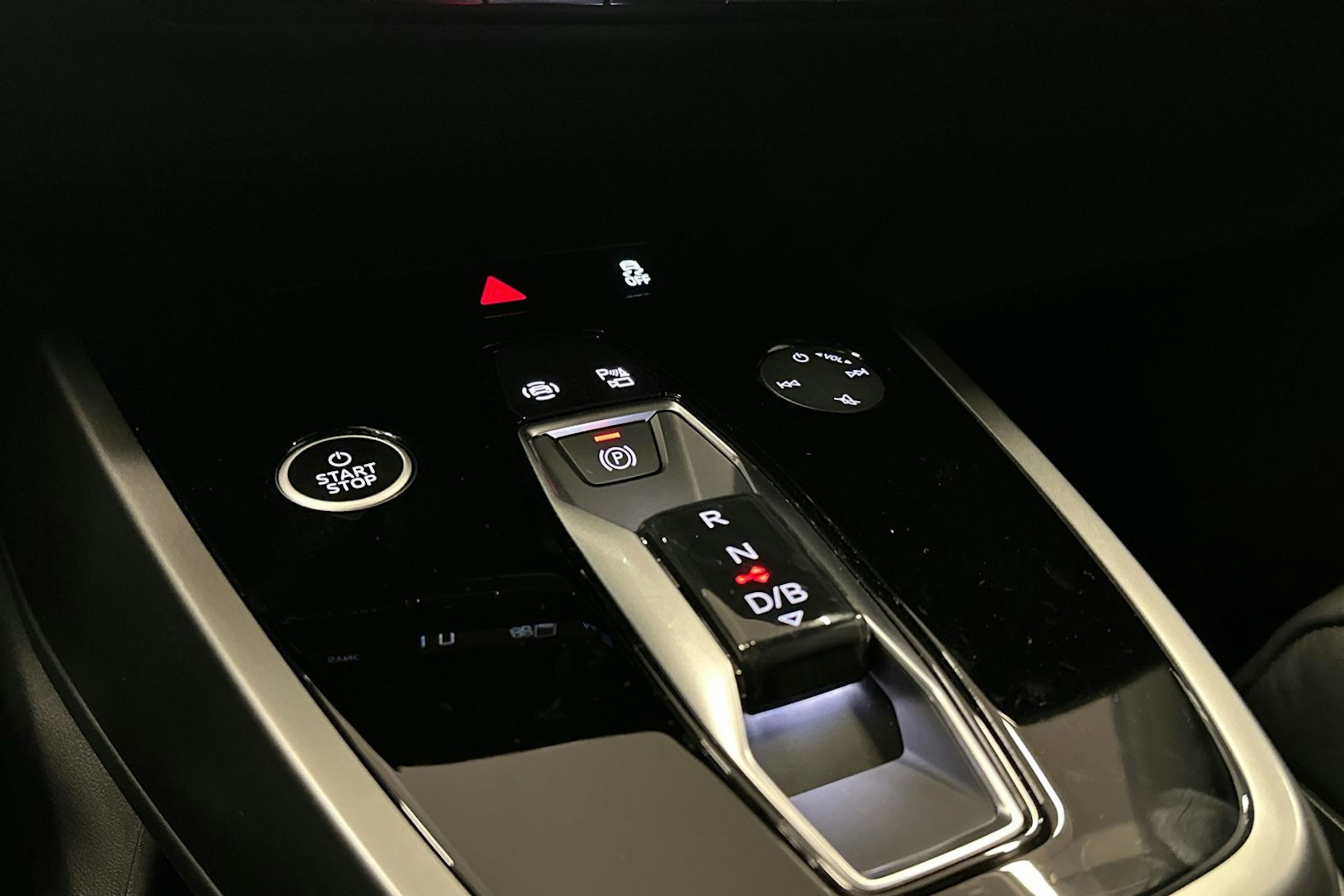 musta Audi Q4 e-tron 2024 kuva 21.