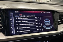 musta Audi Q4 e-tron 2024 kuva 27.
