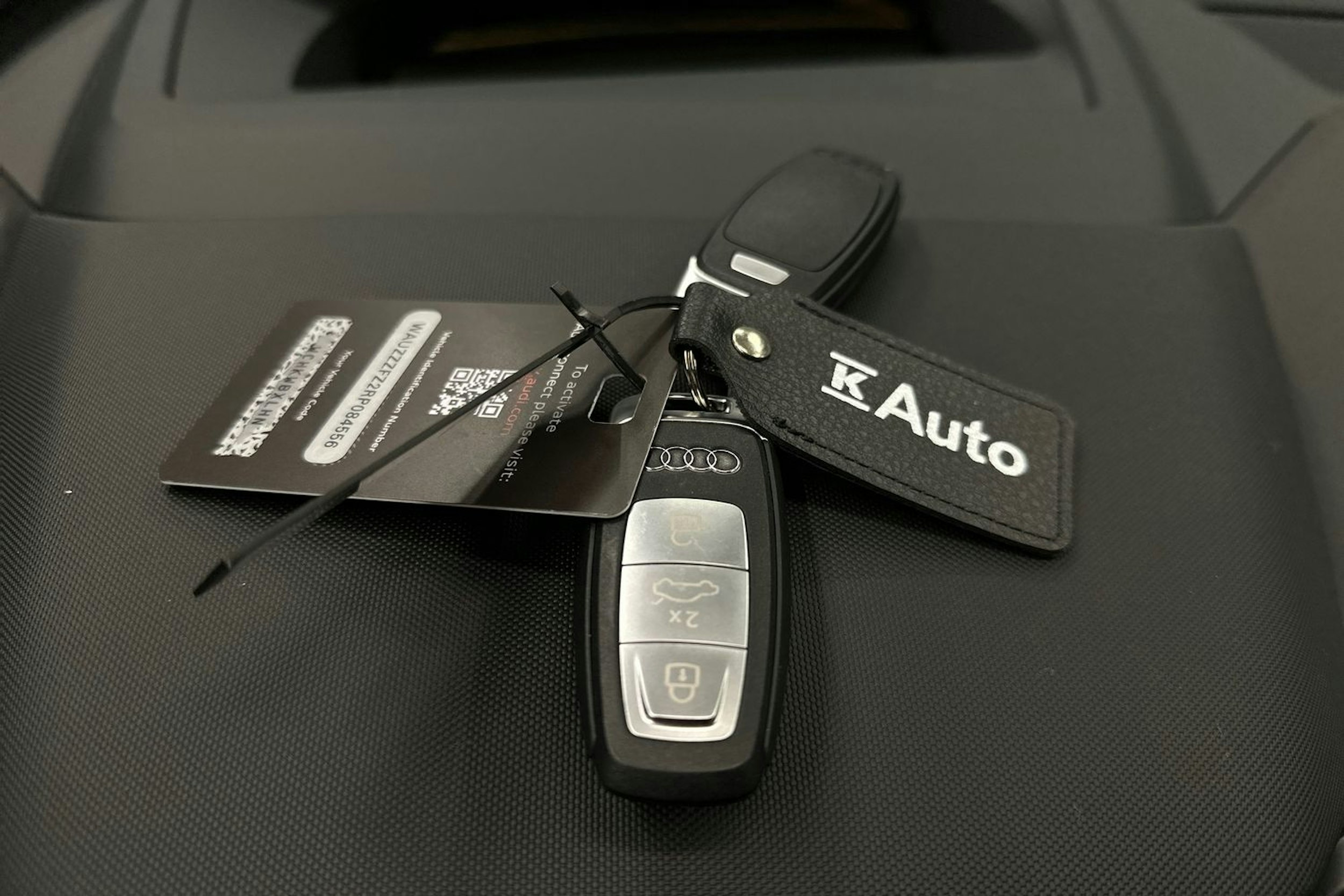 musta Audi Q4 e-tron 2024 kuva 34.