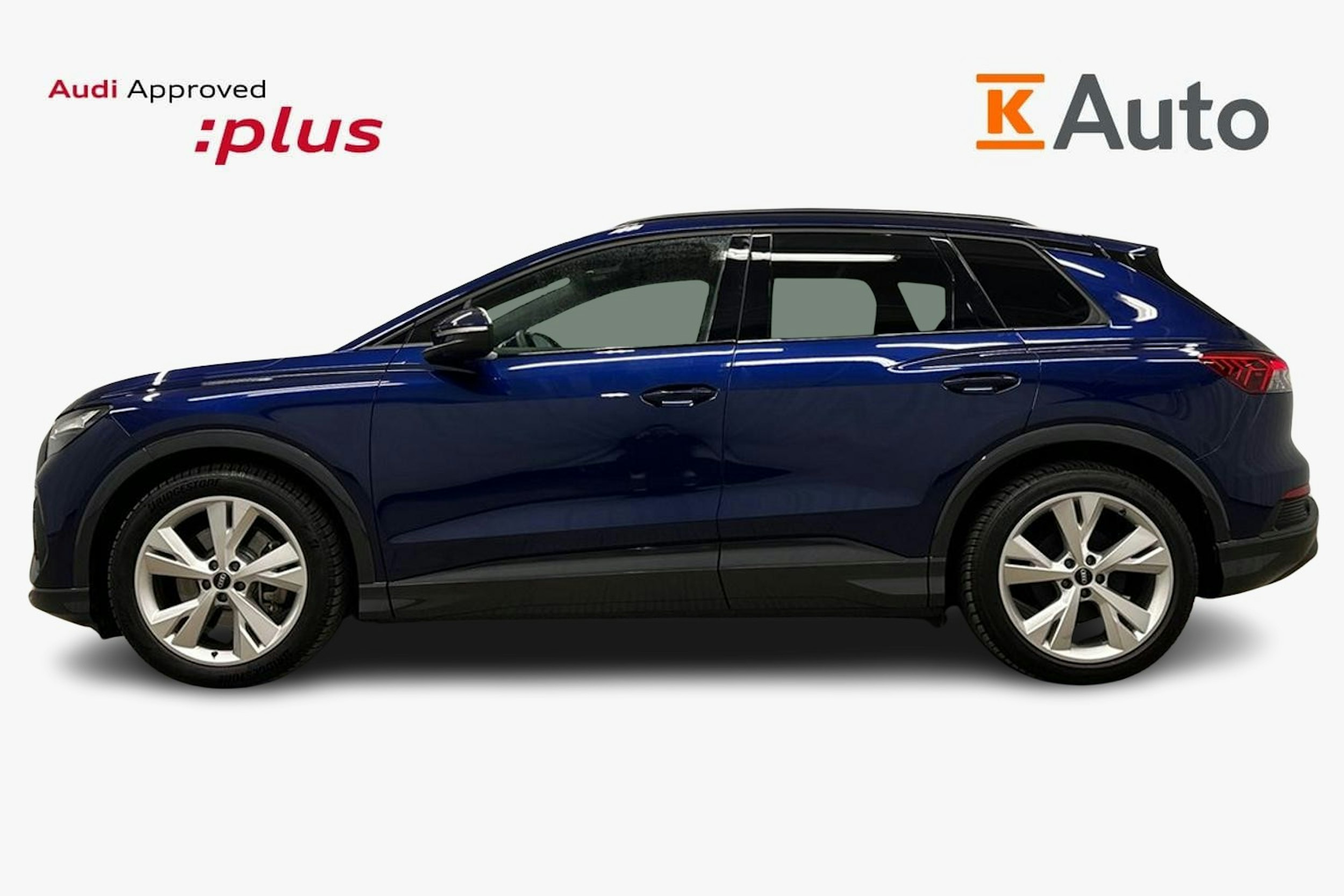 sininen Audi Q4 e-tron 2024 kuva 6.