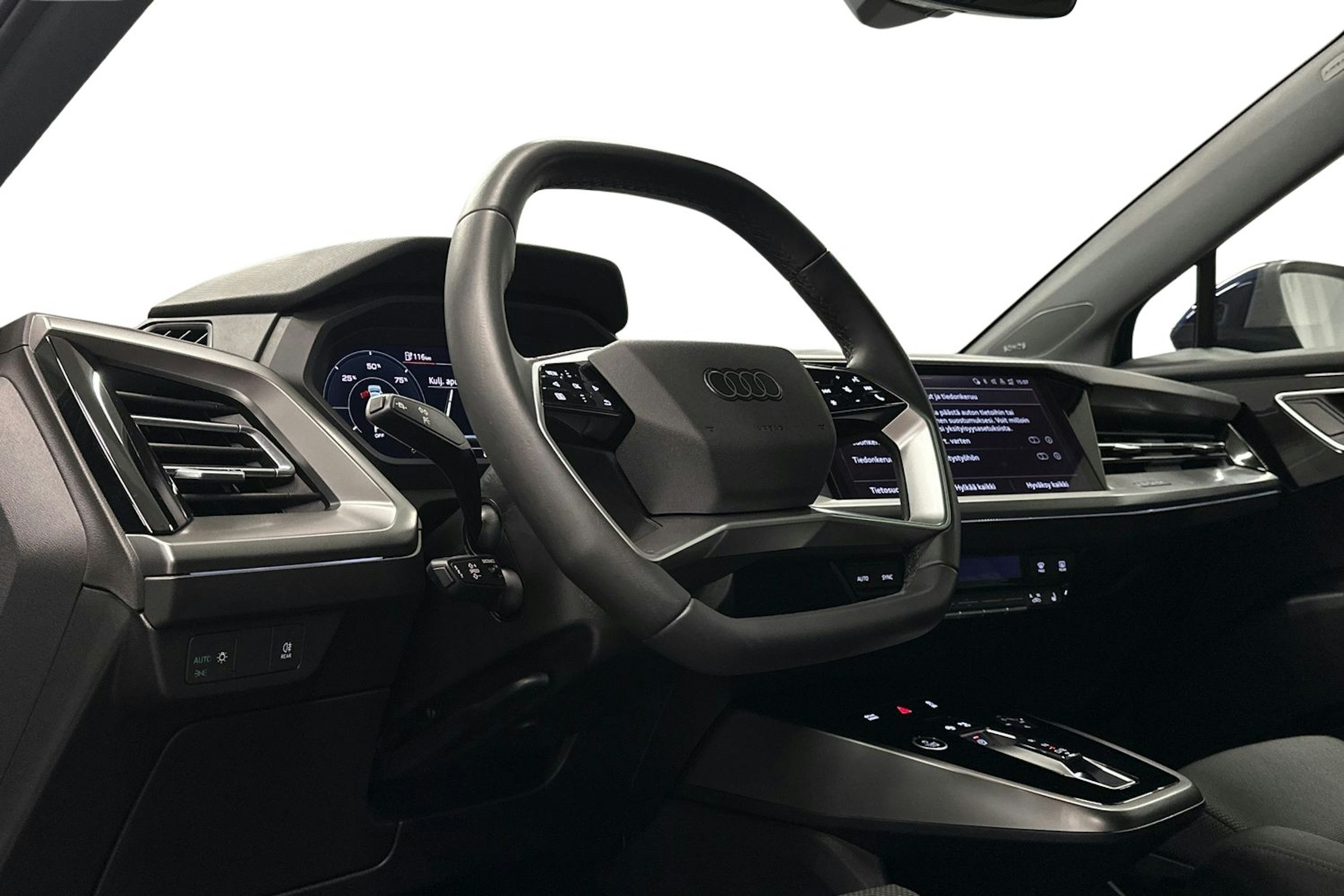 sininen Audi Q4 e-tron 2024 kuva 7.