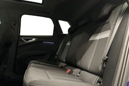 sininen Audi Q4 e-tron 2024 kuva 10.