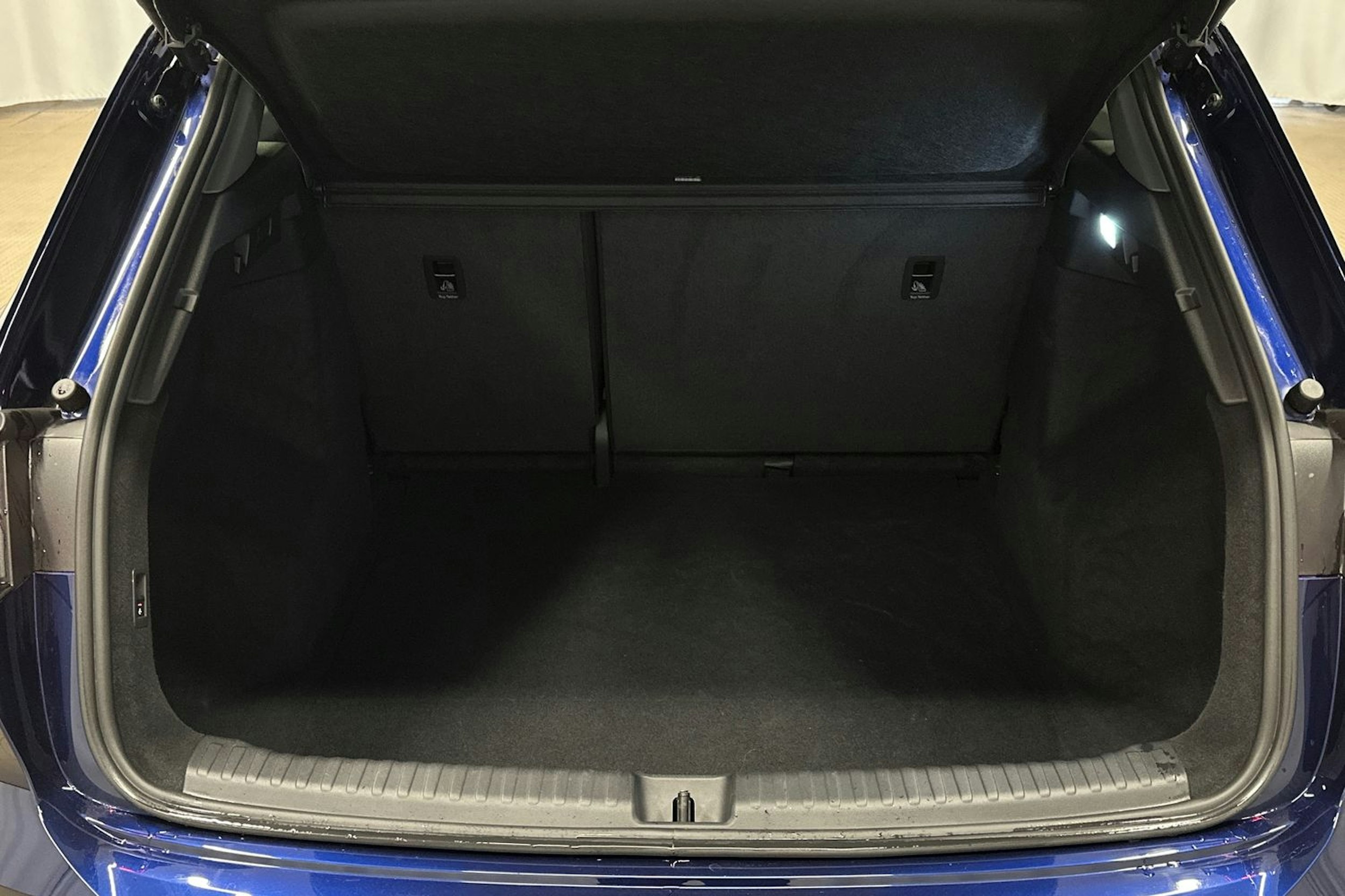 sininen Audi Q4 e-tron 2024 kuva 14.