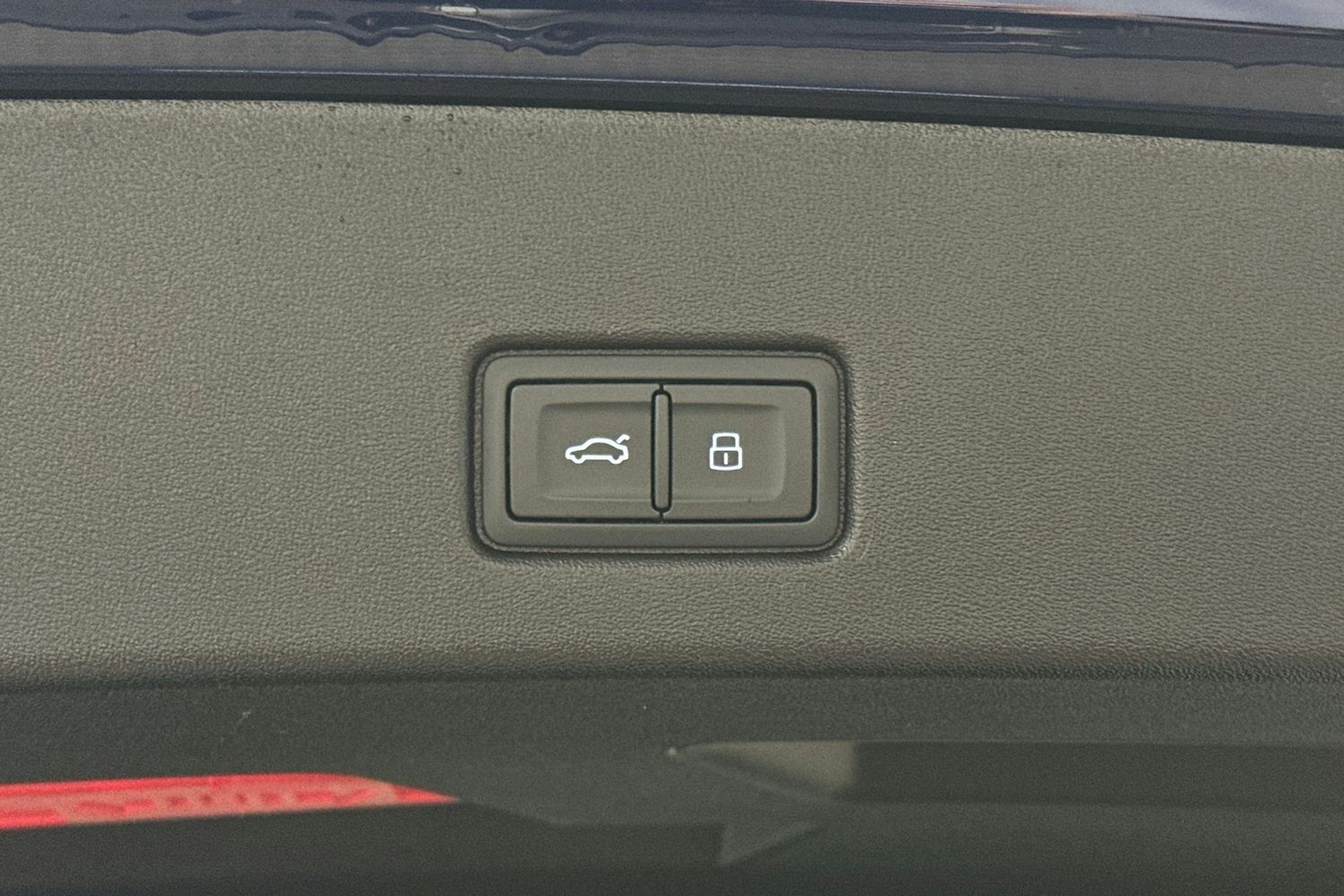 sininen Audi Q4 e-tron 2024 kuva 15.