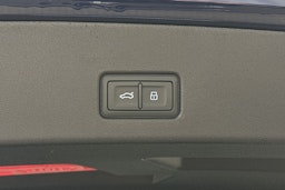 sininen Audi Q4 e-tron 2024 kuva 15.