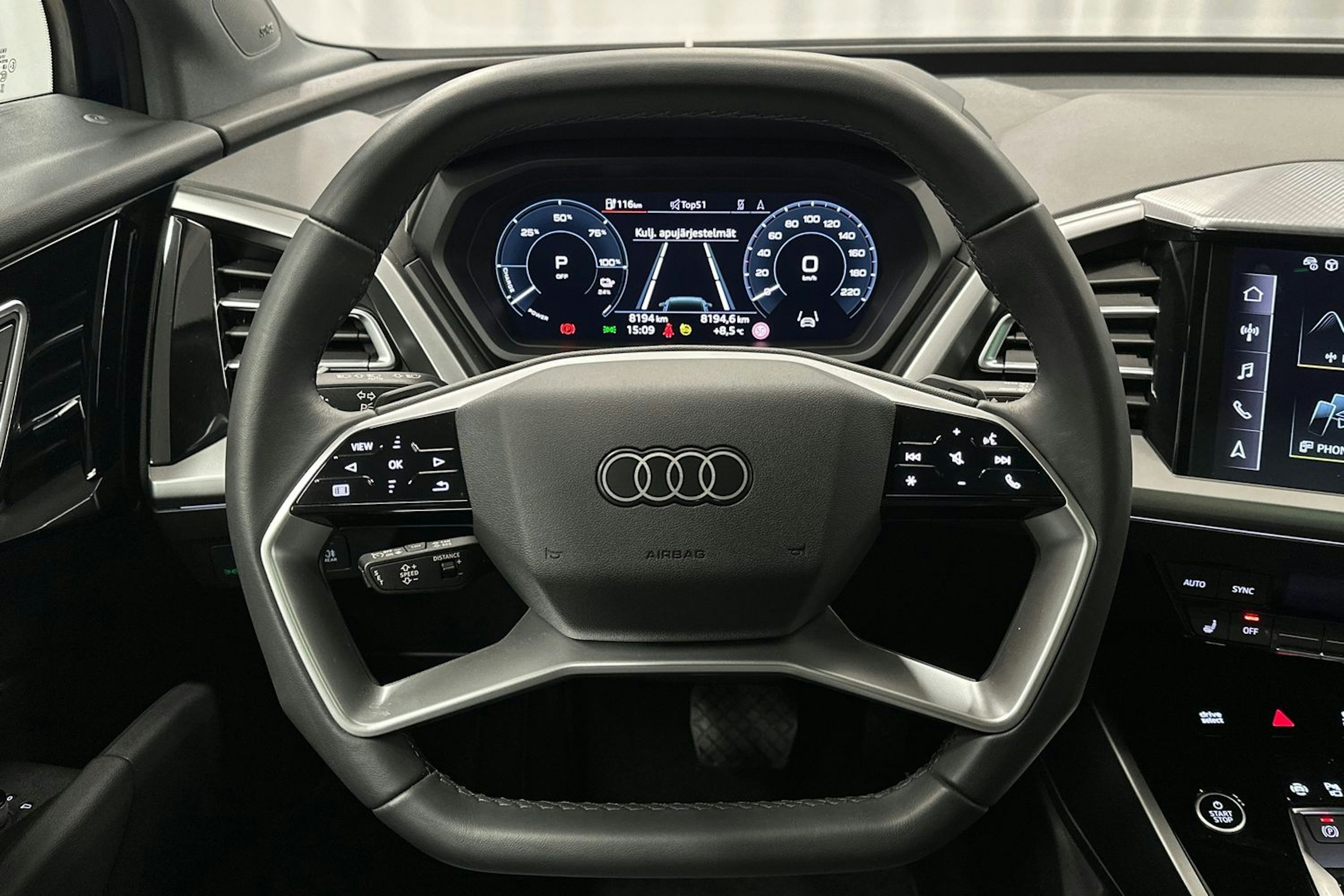 sininen Audi Q4 e-tron 2024 kuva 17.