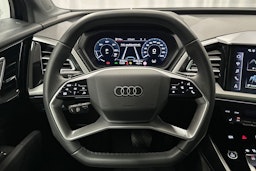 sininen Audi Q4 e-tron 2024 kuva 17.