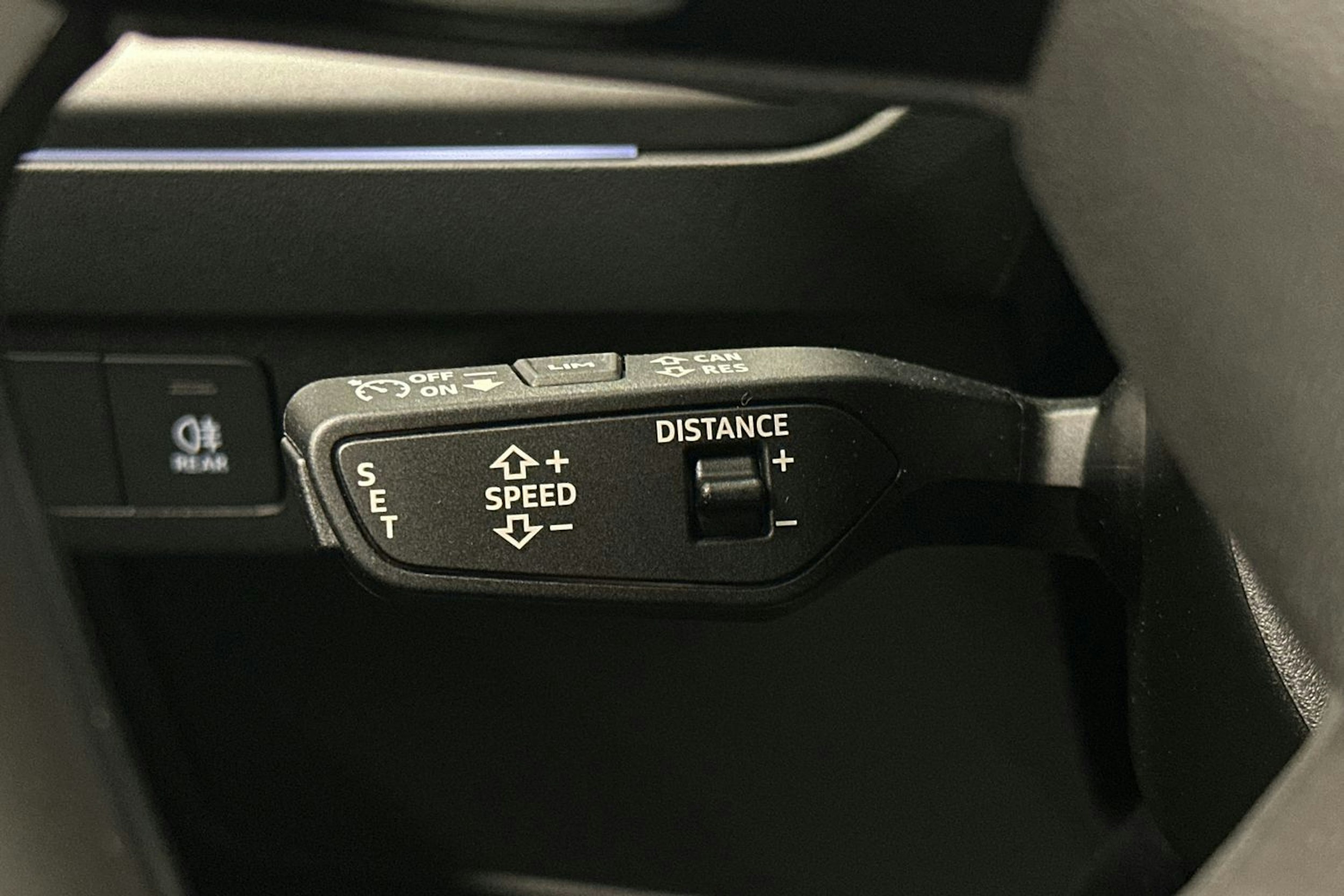 sininen Audi Q4 e-tron 2024 kuva 20.