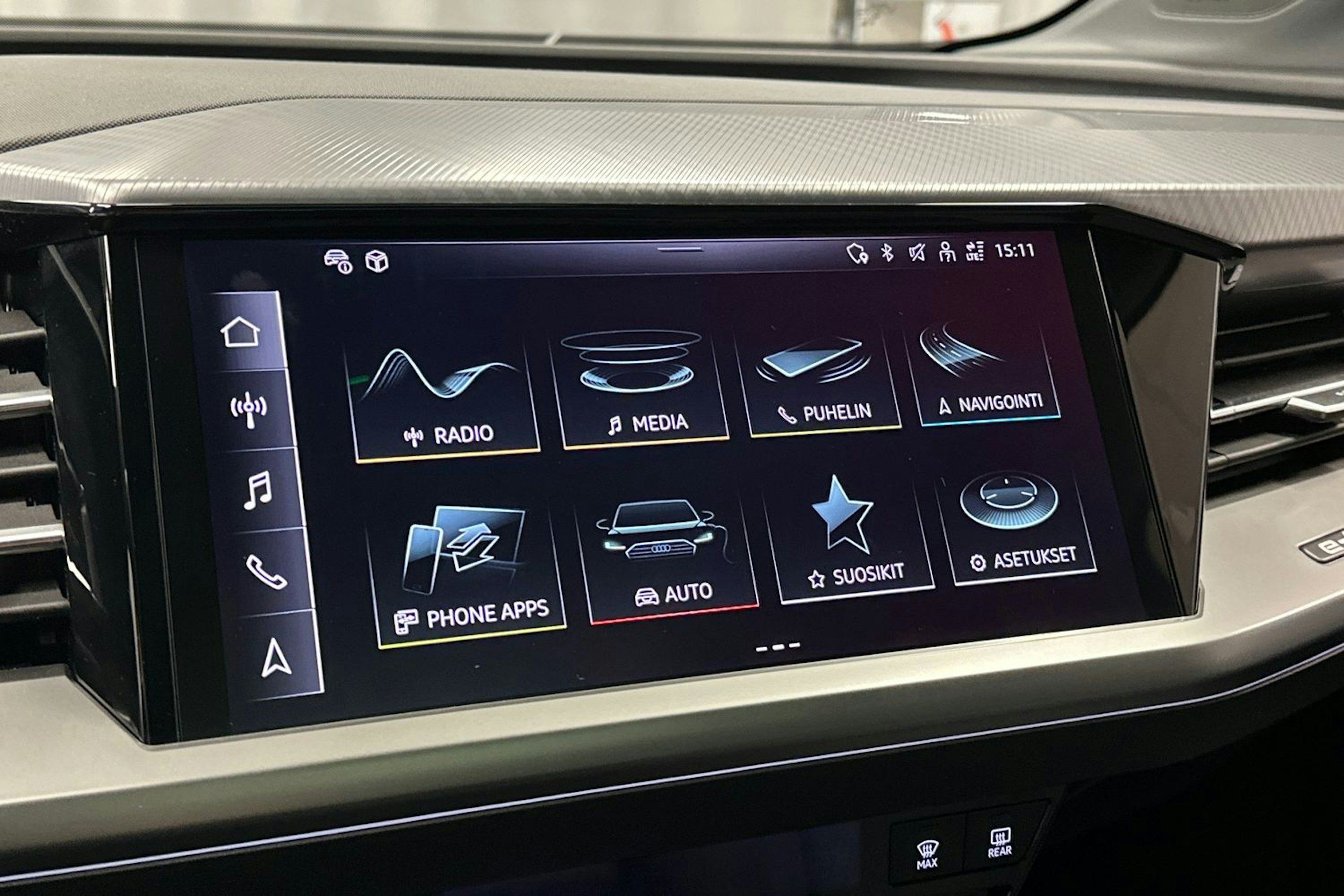 sininen Audi Q4 e-tron 2024 kuva 23.