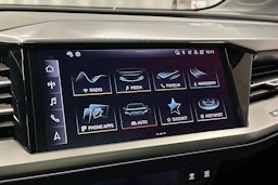 sininen Audi Q4 e-tron 2024 kuva 23.