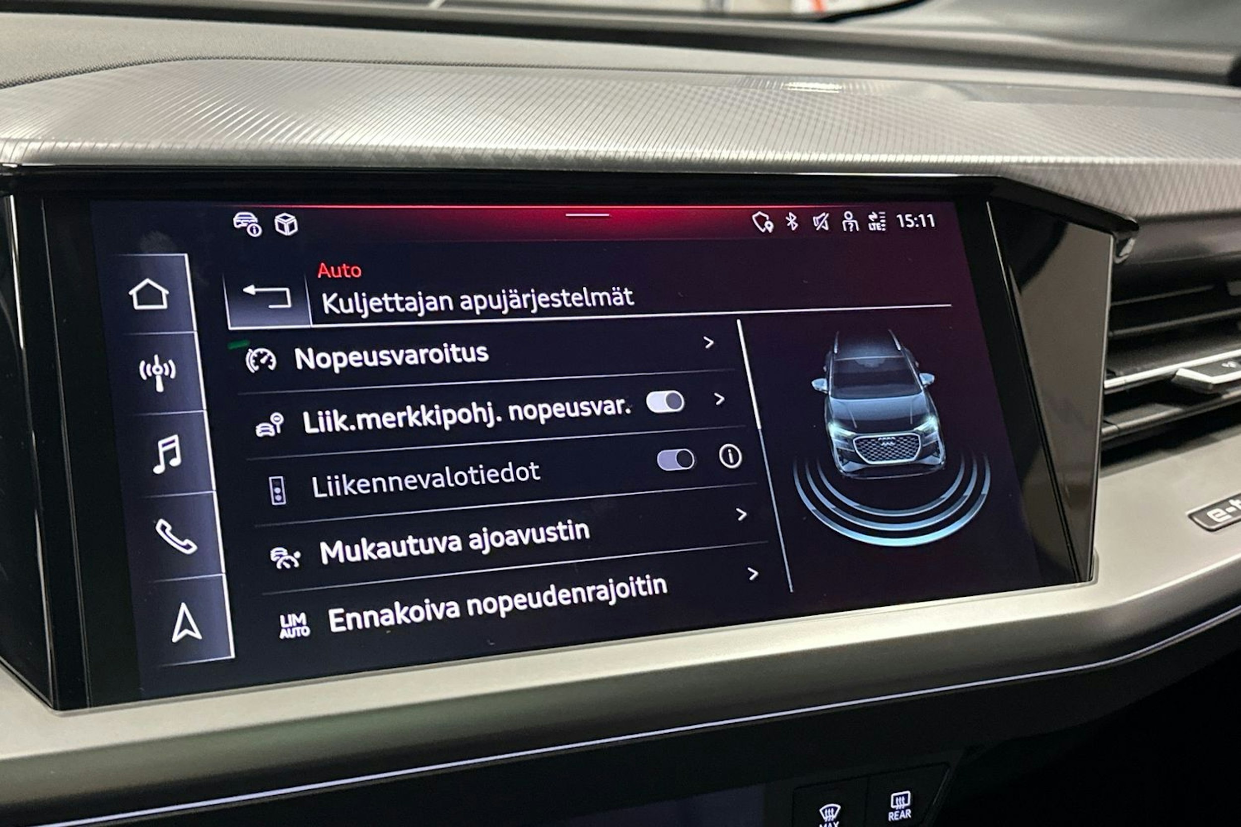 sininen Audi Q4 e-tron 2024 kuva 26.