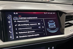sininen Audi Q4 e-tron 2024 kuva 26.