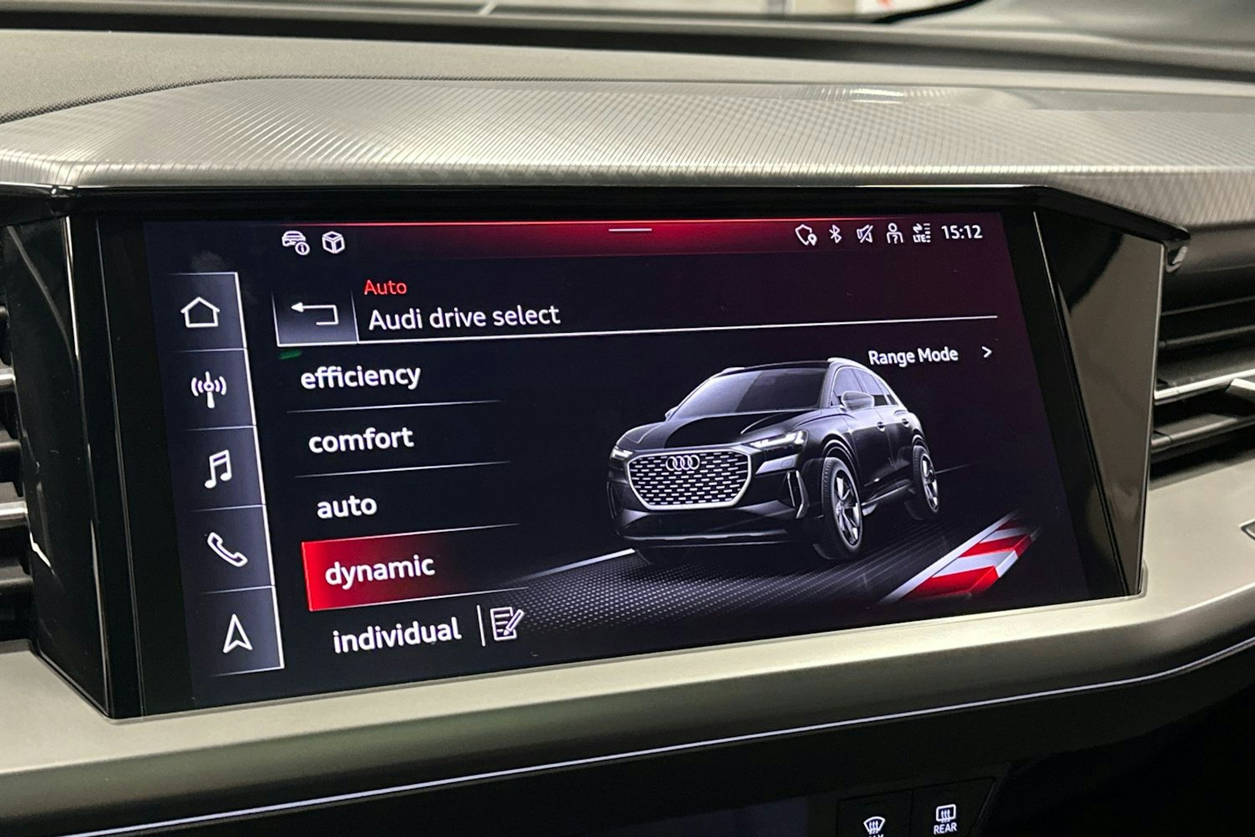 sininen Audi Q4 e-tron 2024 kuva 30.