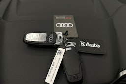 sininen Audi Q4 e-tron 2024 kuva 37.