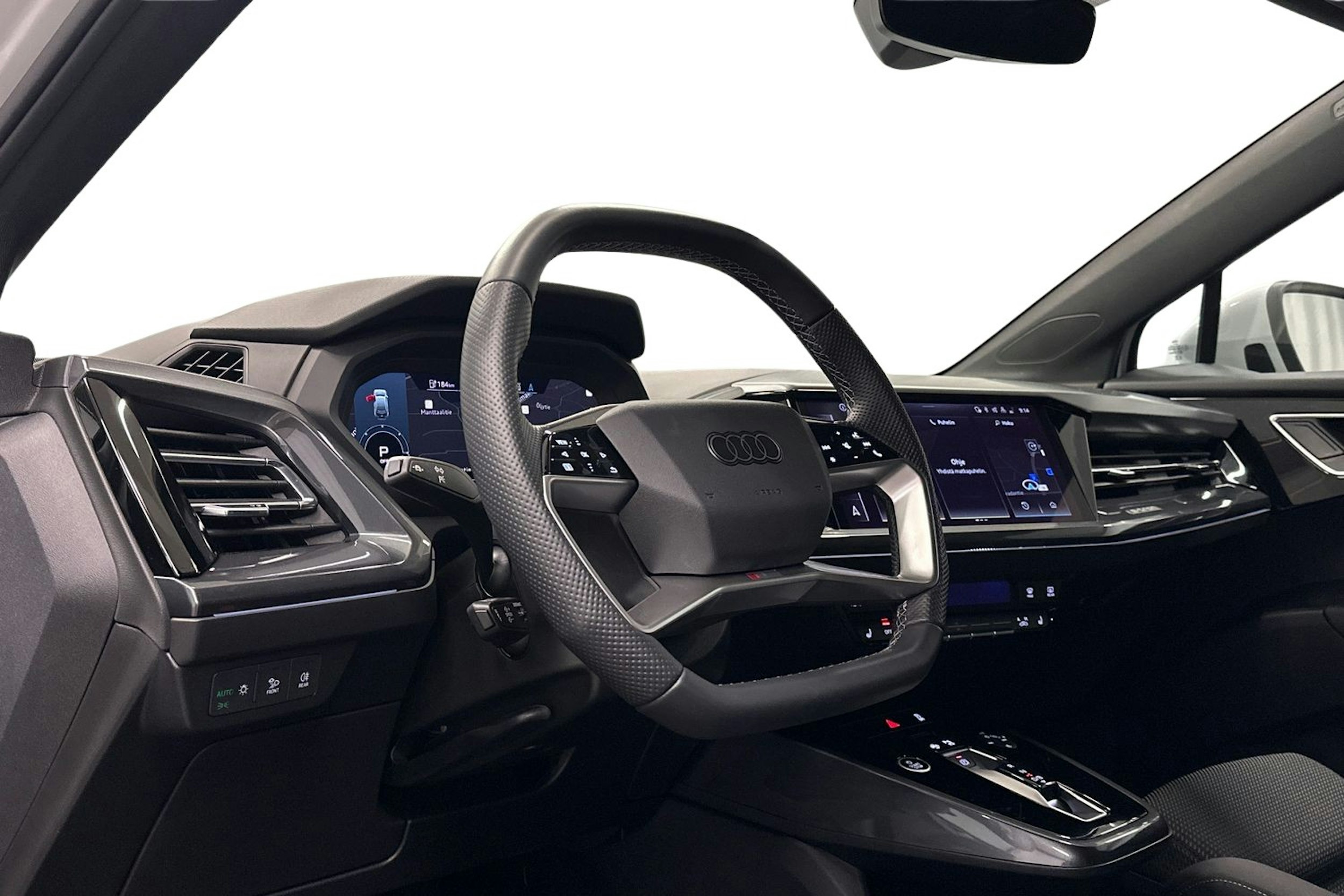 valkoinen Audi Q4 e-tron 2024 kuva 6.