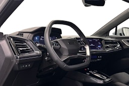 valkoinen Audi Q4 e-tron 2024 kuva 6.