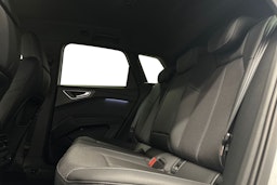 valkoinen Audi Q4 e-tron 2024 kuva 8.
