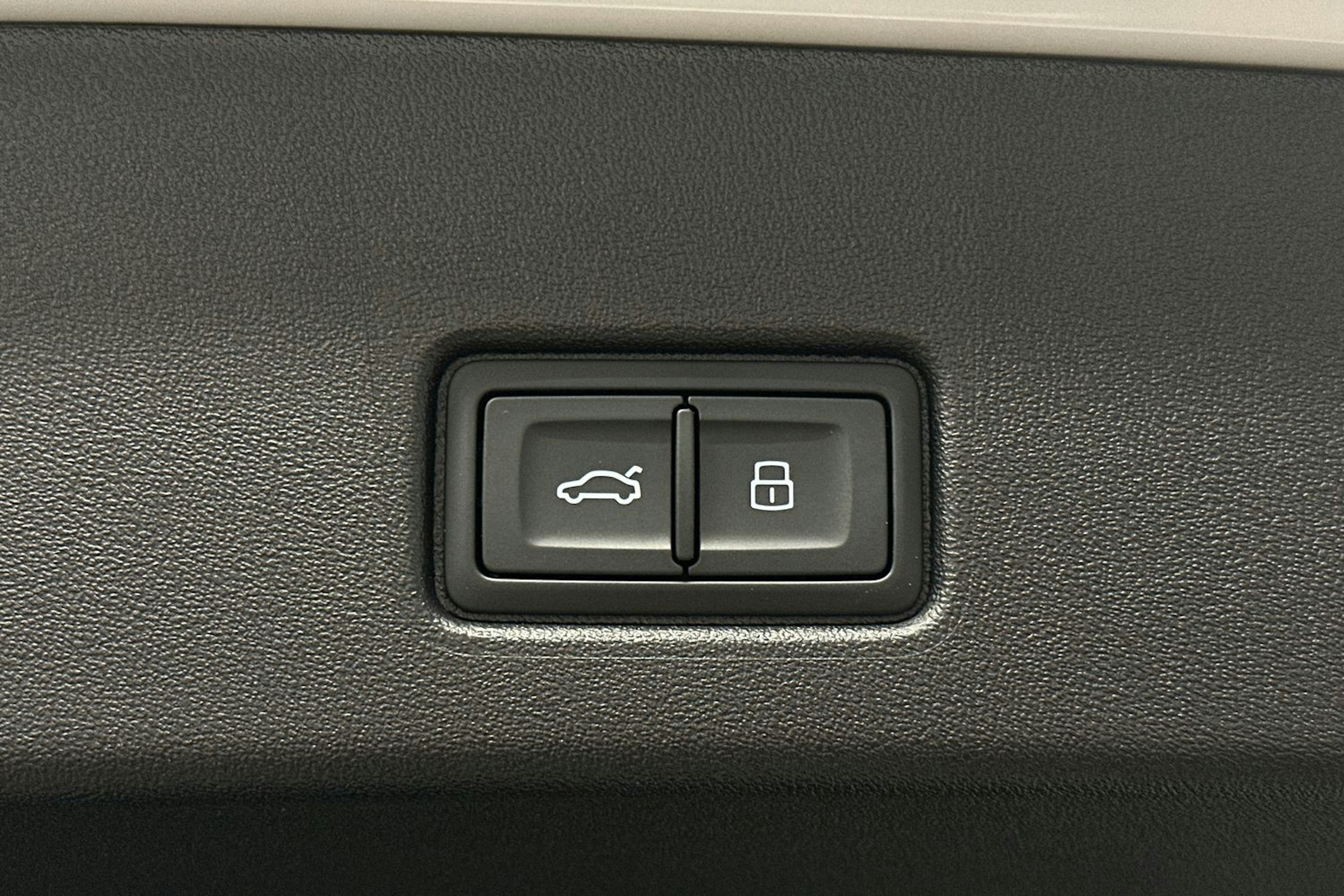valkoinen Audi Q4 e-tron 2024 kuva 12.