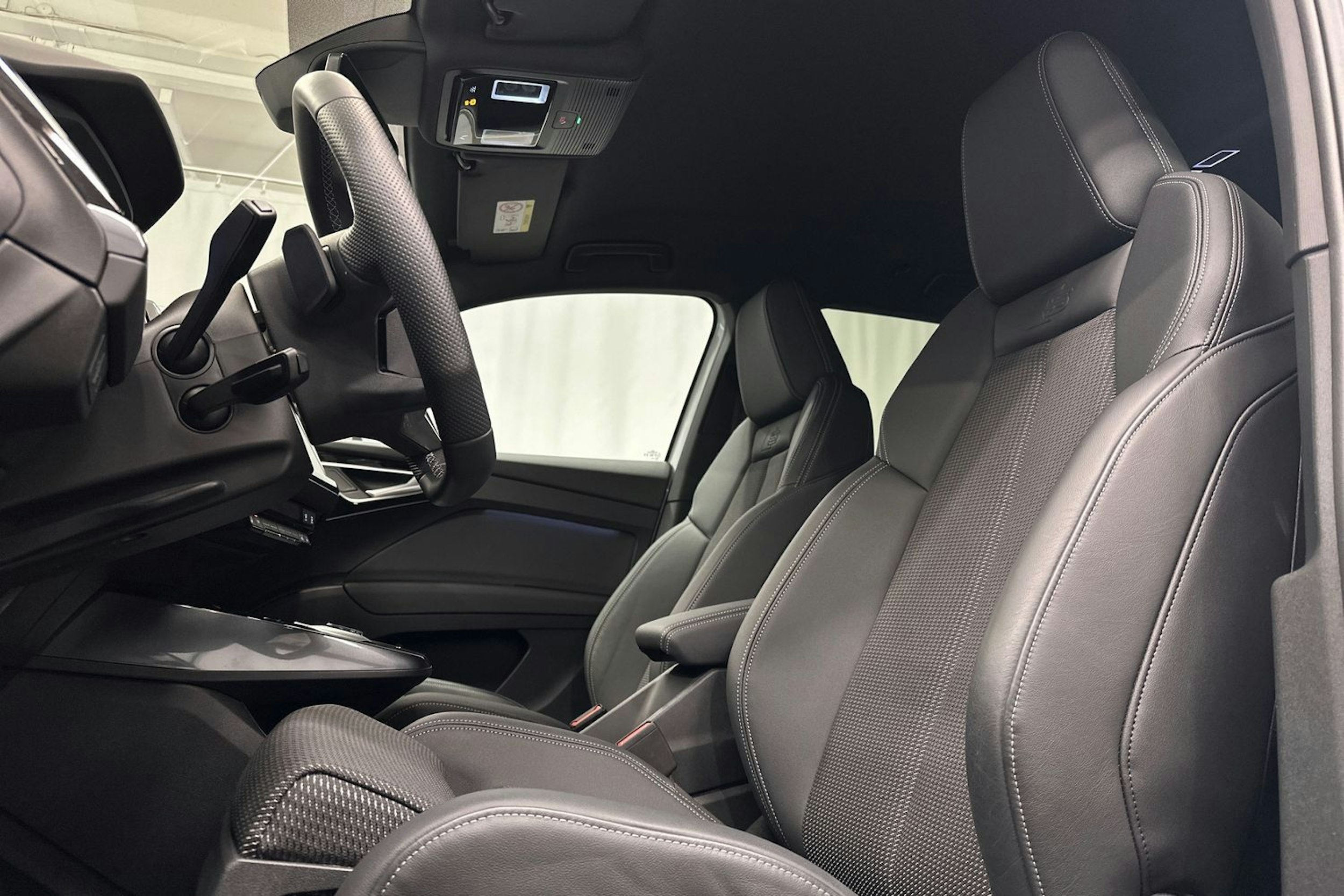 valkoinen Audi Q4 e-tron 2024 kuva 14.