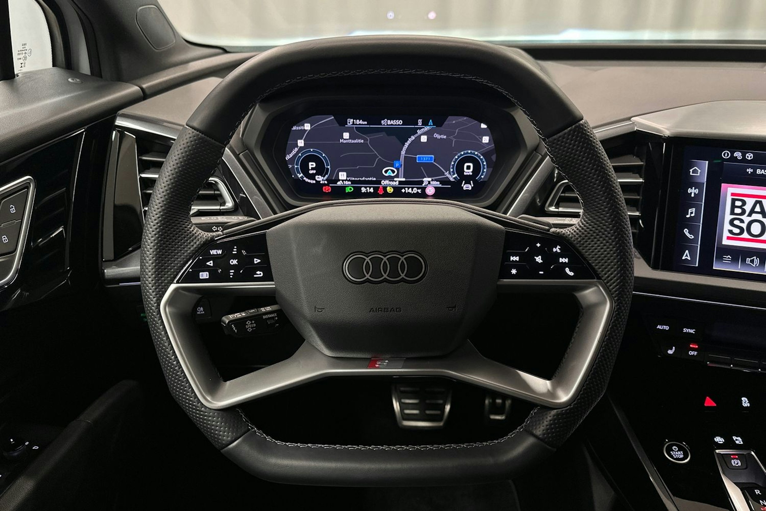 valkoinen Audi Q4 e-tron 2024 kuva 15.