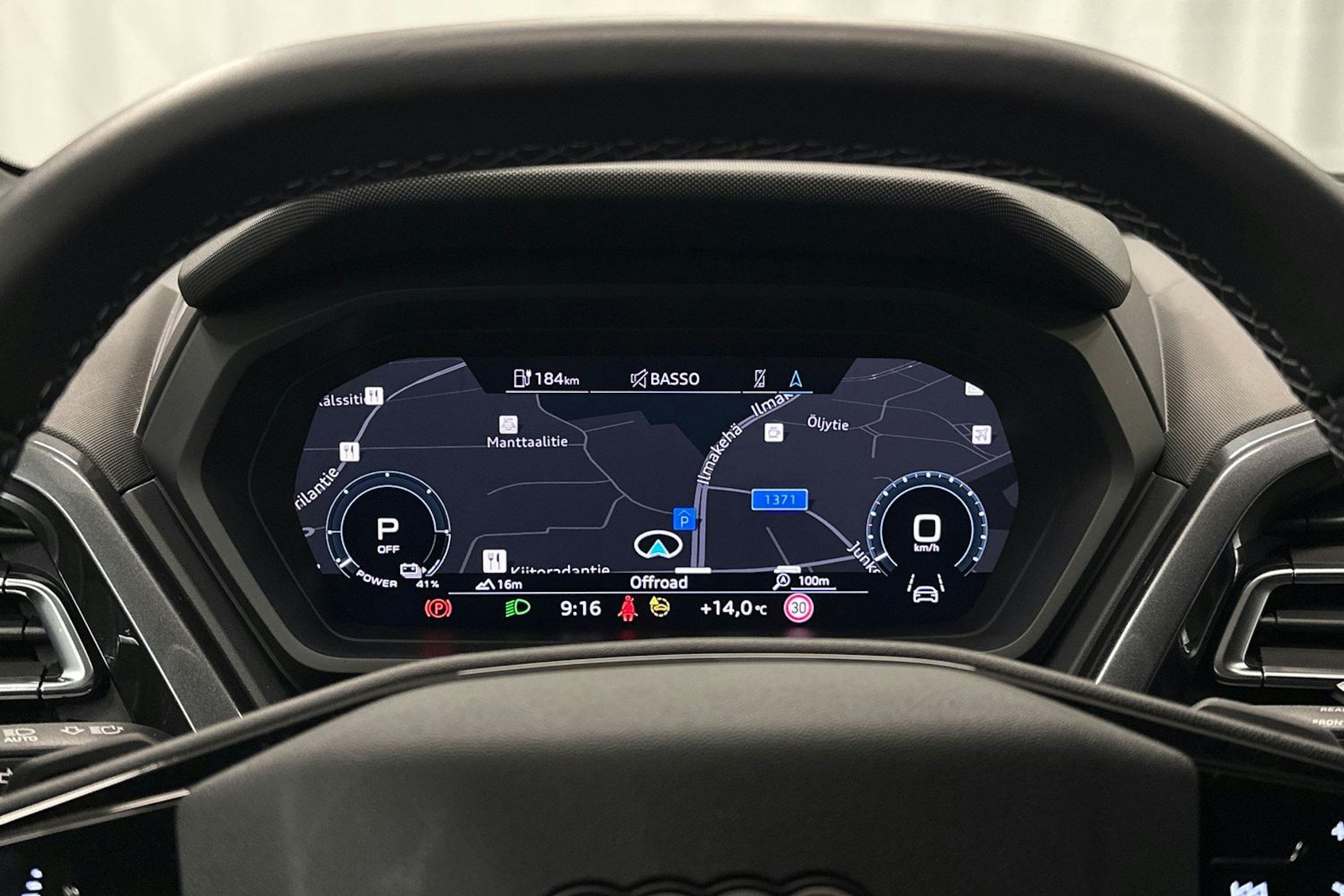 valkoinen Audi Q4 e-tron 2024 kuva 18.