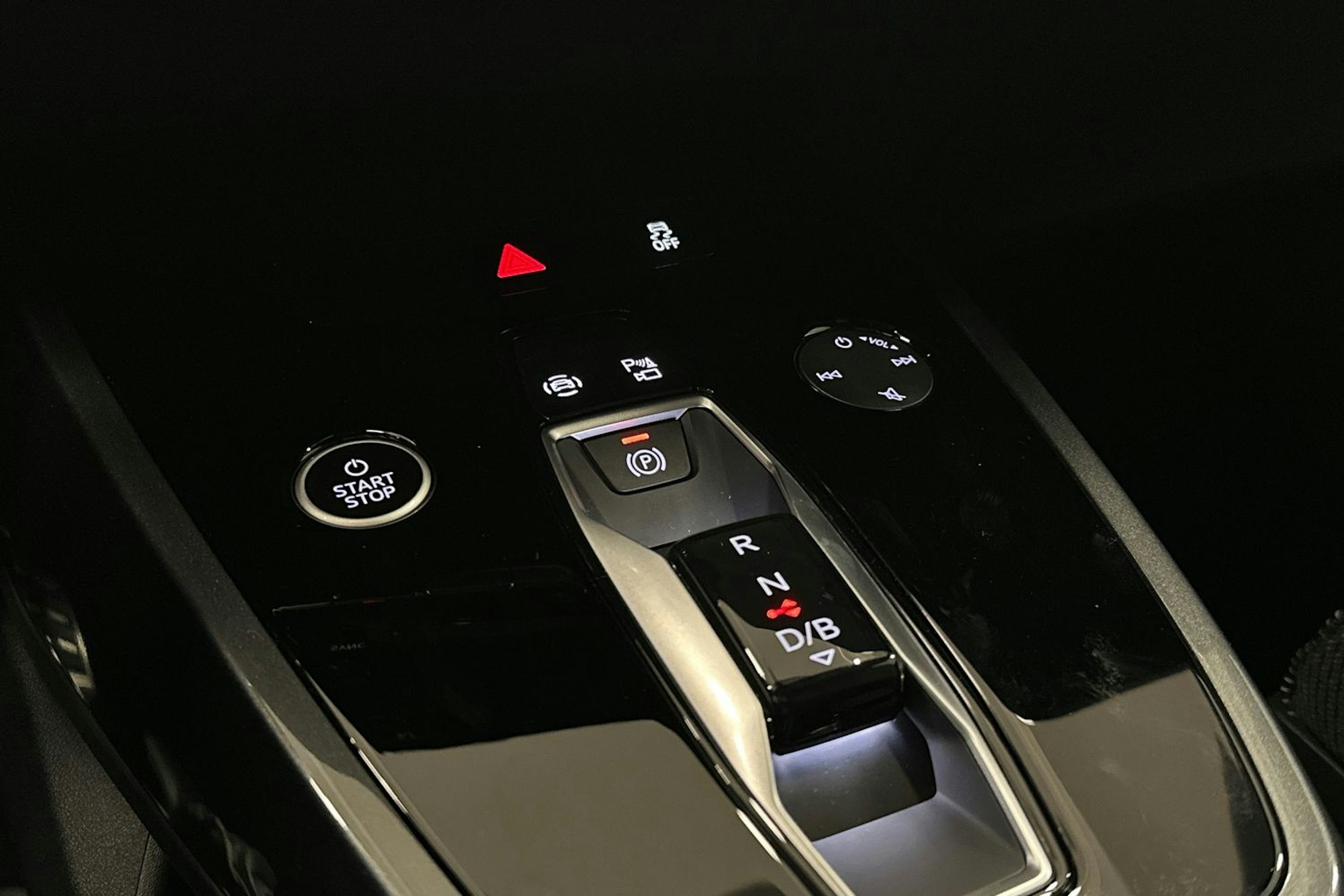 valkoinen Audi Q4 e-tron 2024 kuva 21.
