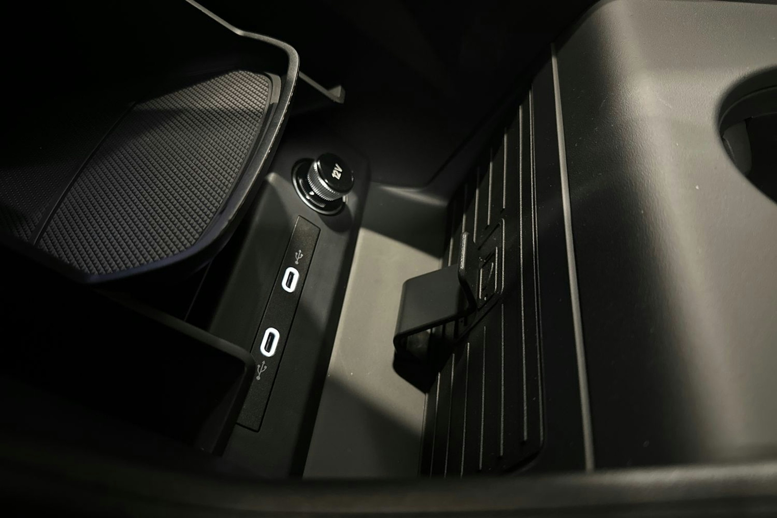 valkoinen Audi Q4 e-tron 2024 kuva 22.