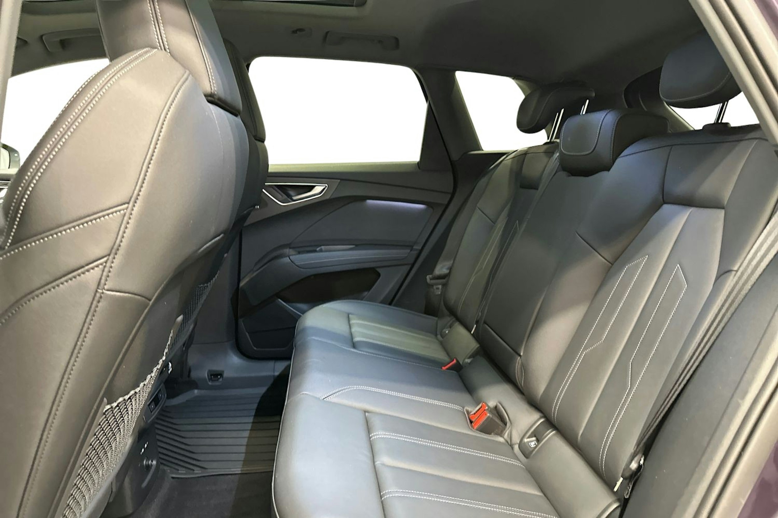 violetti Audi Q4 e-tron 2024 kuva 10.