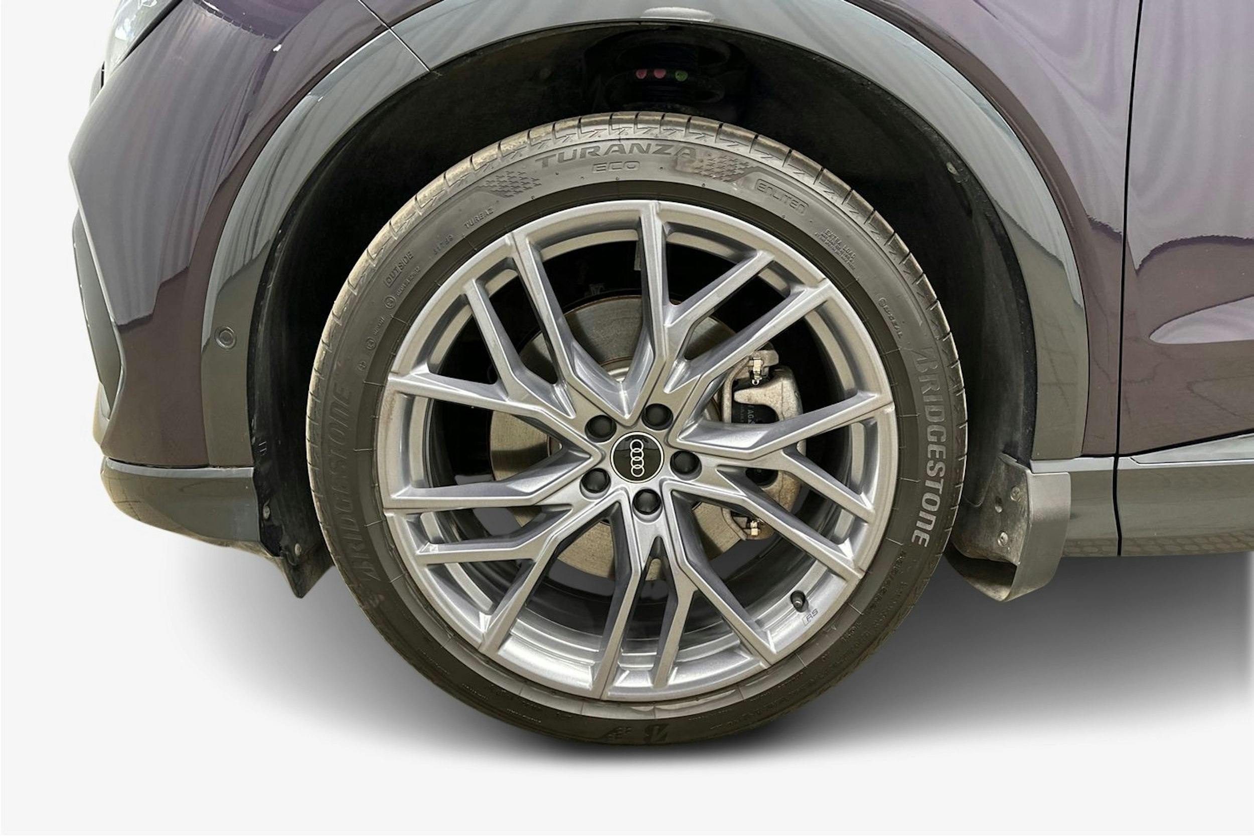 violetti Audi Q4 e-tron 2024 kuva 11.
