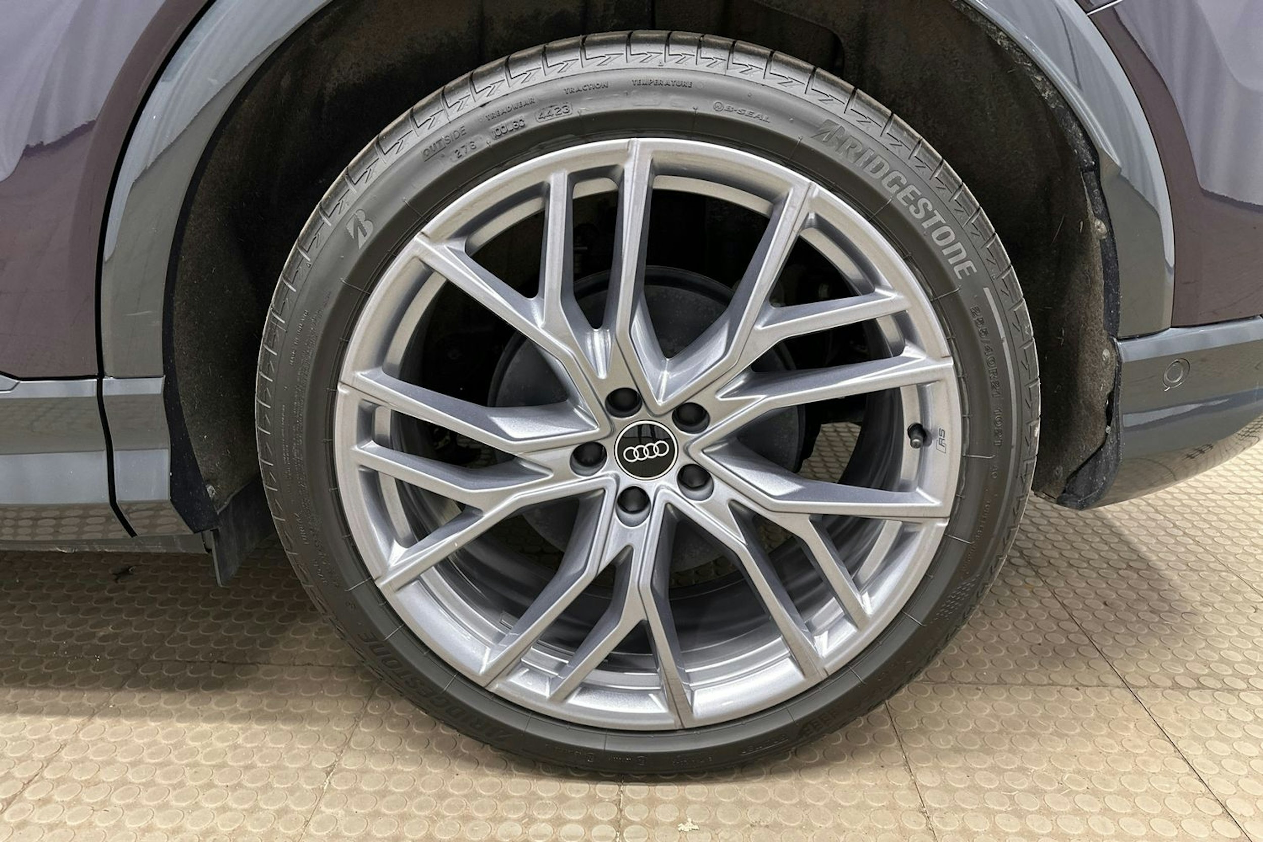 violetti Audi Q4 e-tron 2024 kuva 13.