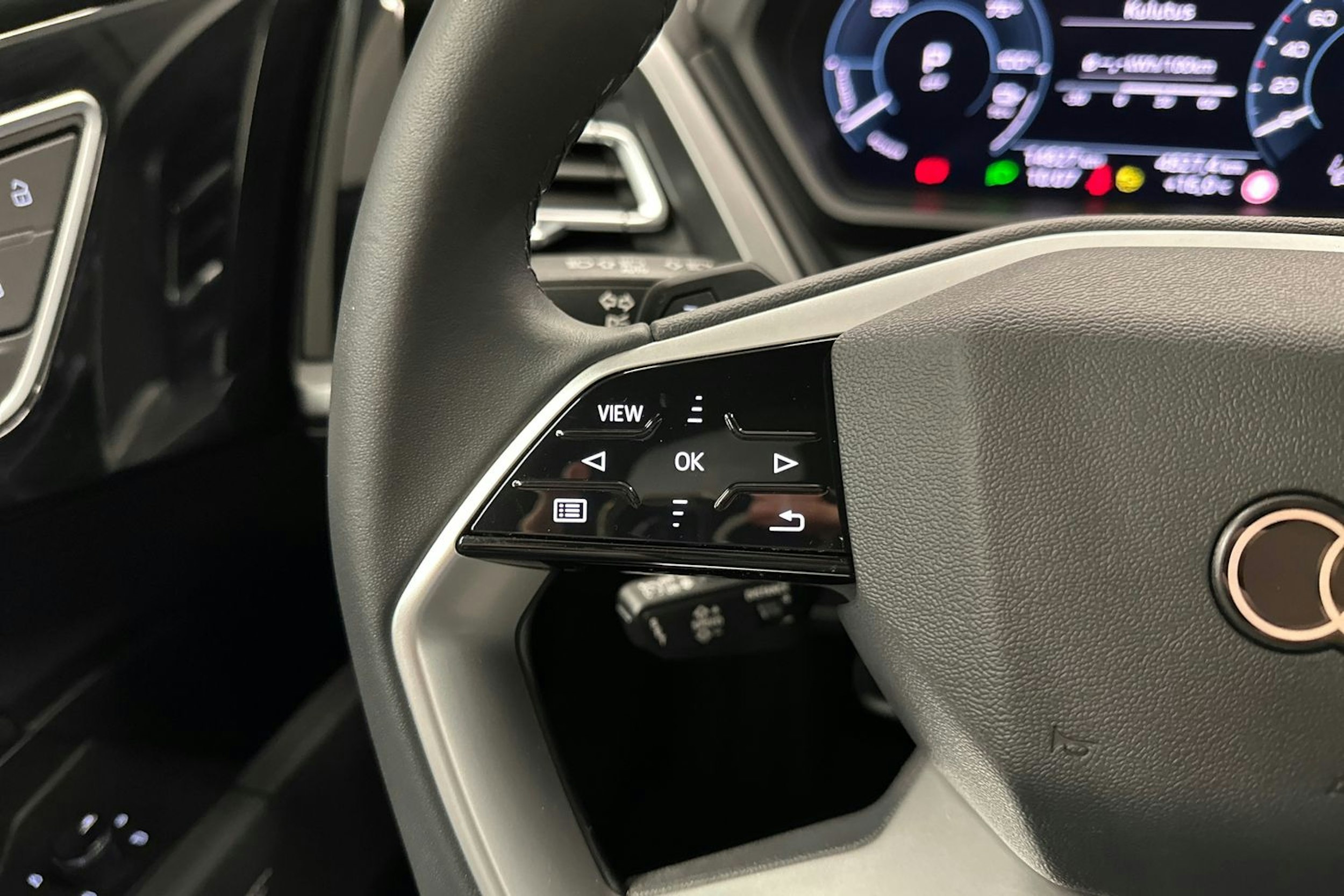 violetti Audi Q4 e-tron 2024 kuva 14.