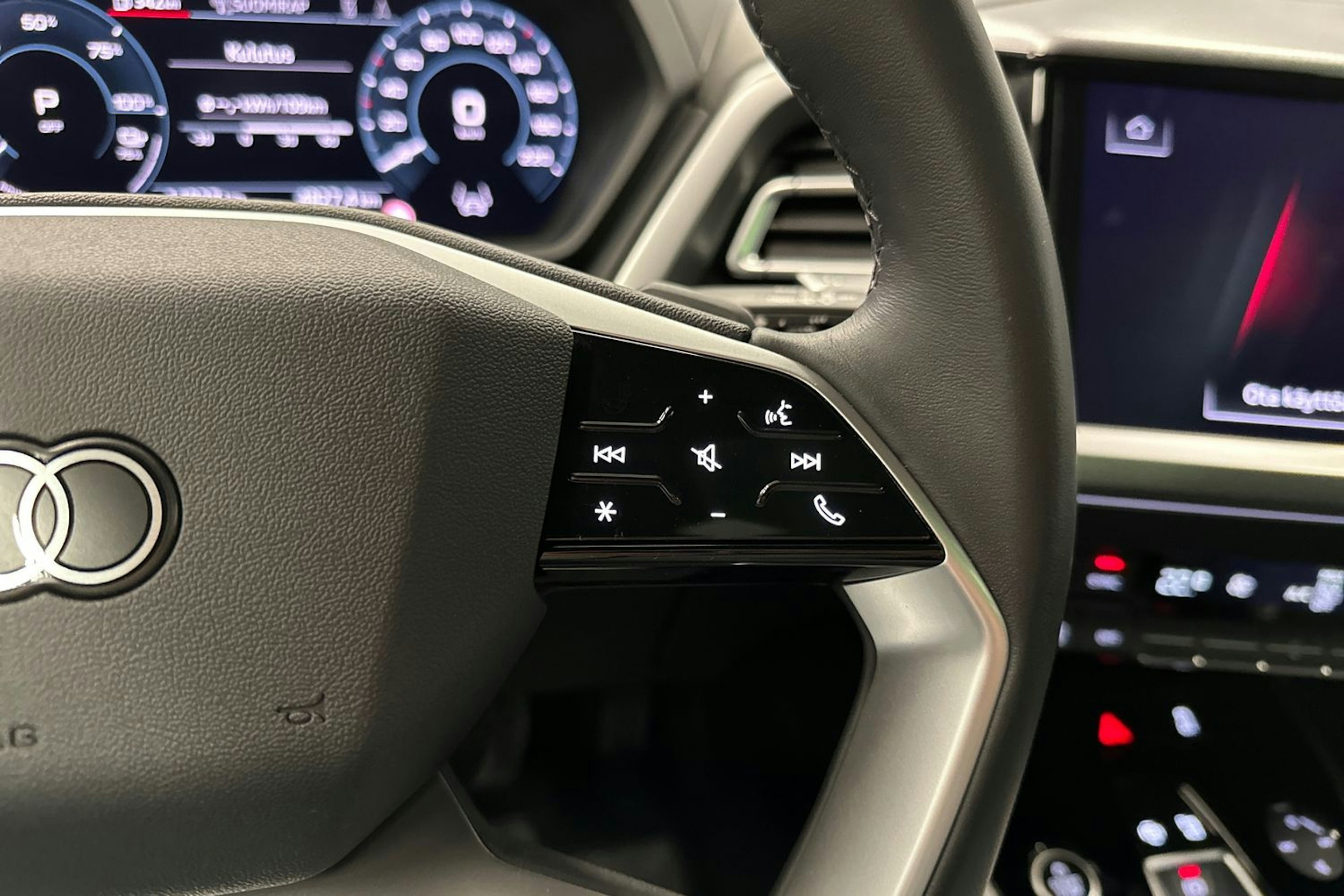 violetti Audi Q4 e-tron 2024 kuva 15.