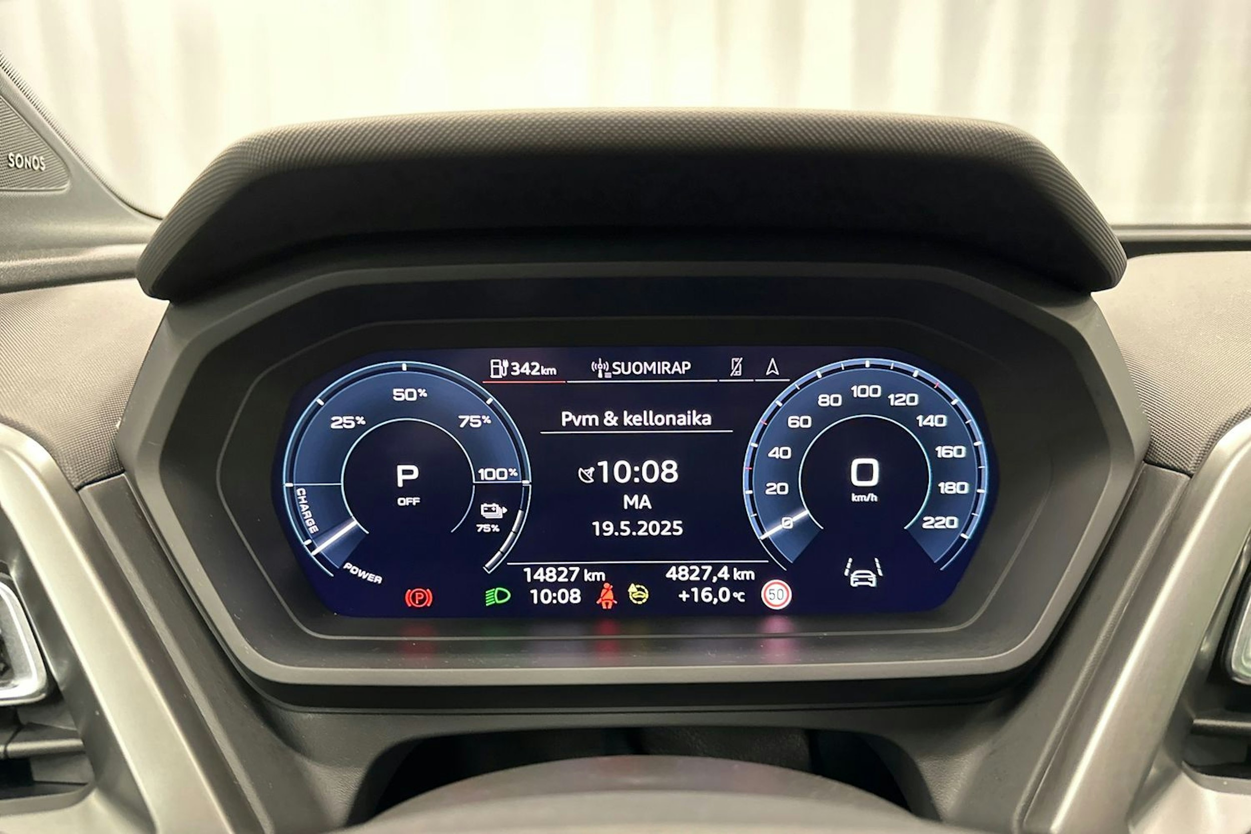 violetti Audi Q4 e-tron 2024 kuva 18.
