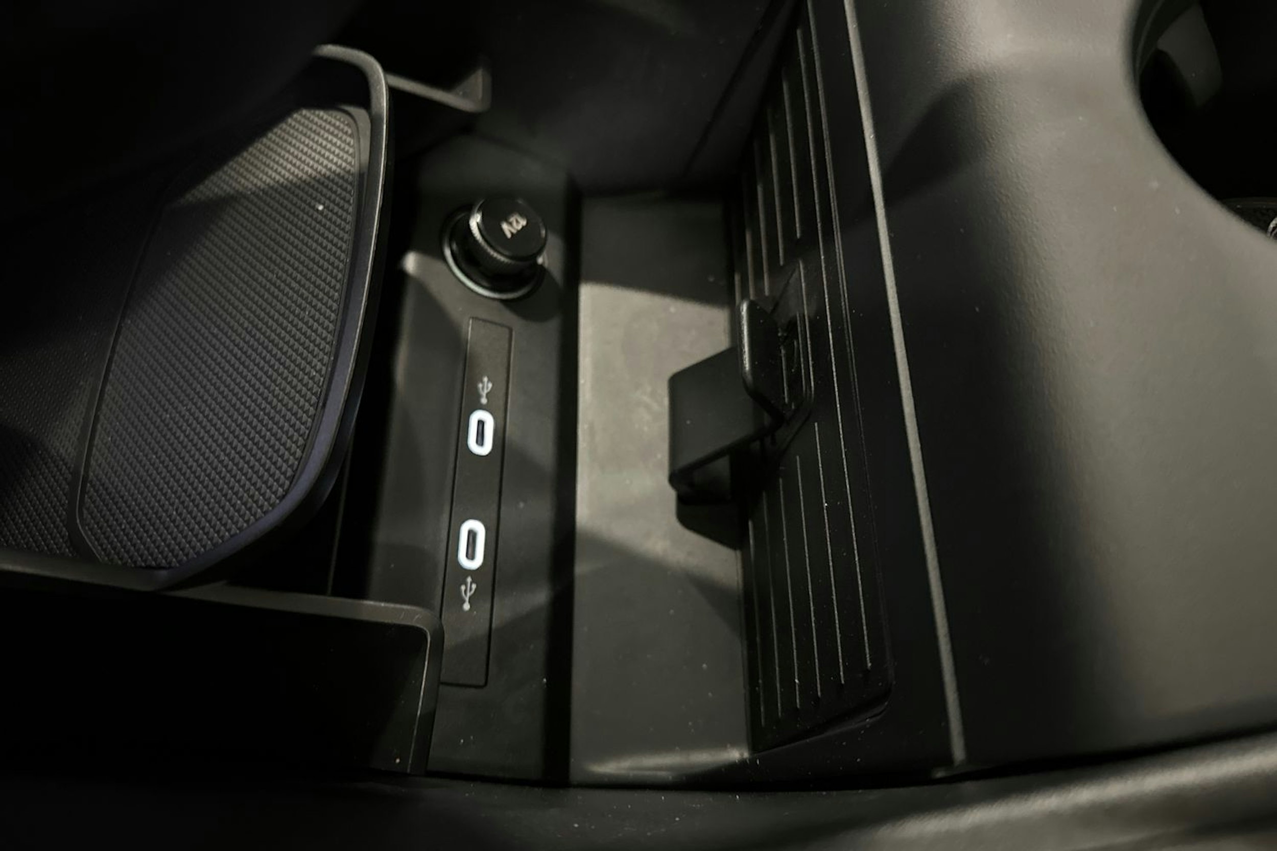 violetti Audi Q4 e-tron 2024 kuva 28.