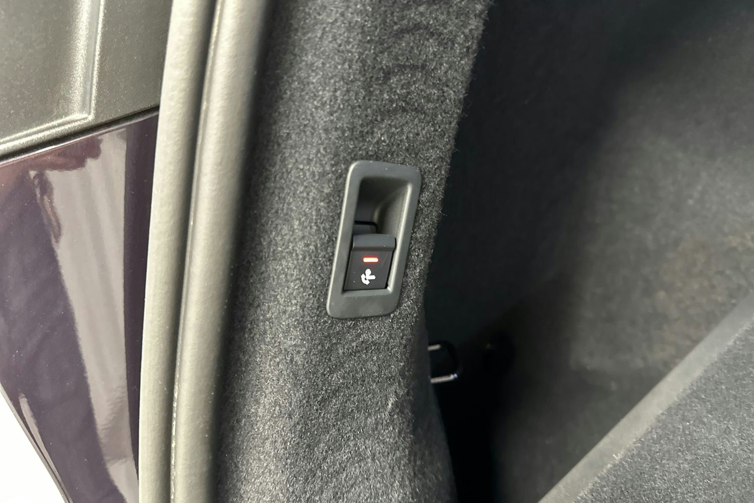 violetti Audi Q4 e-tron 2024 kuva 34.