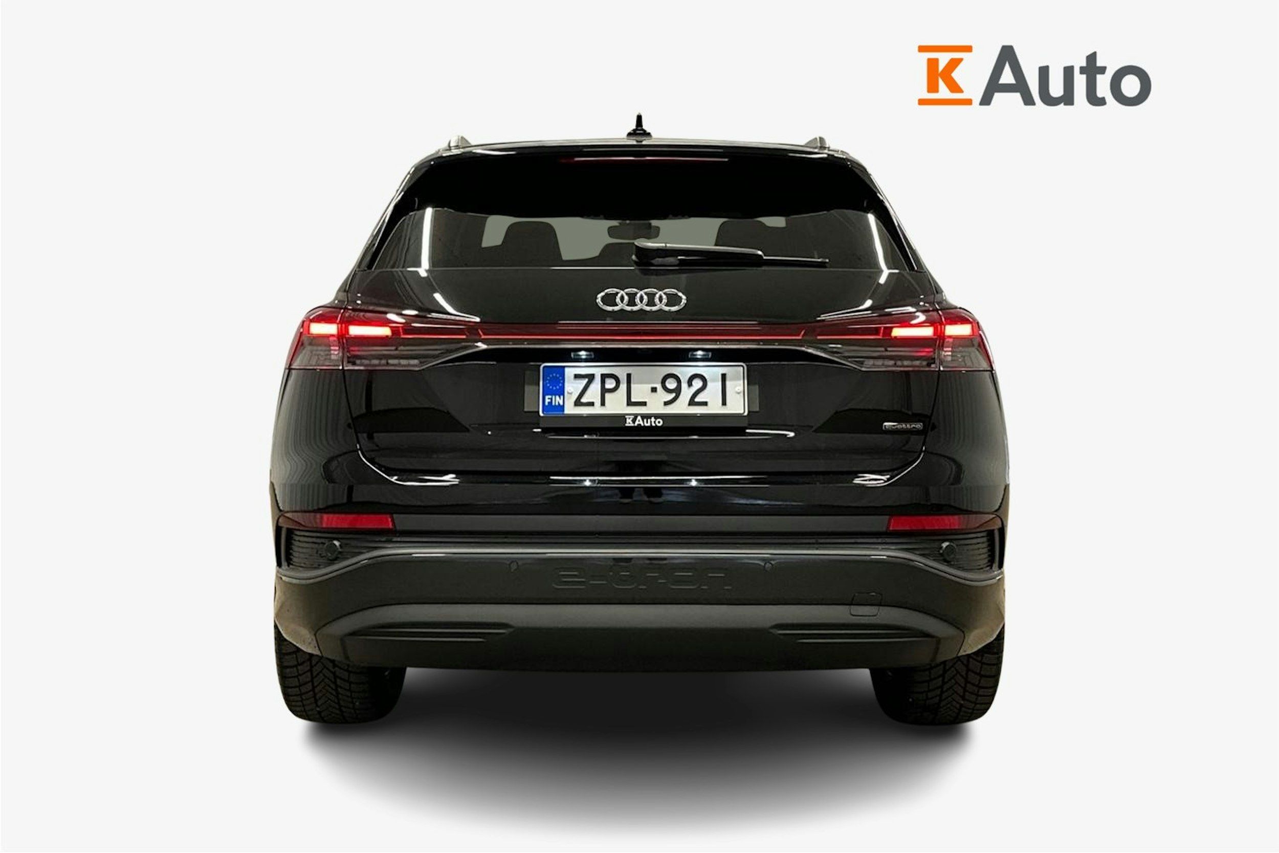 musta Audi Q4 e-tron 2024 kuva 3.