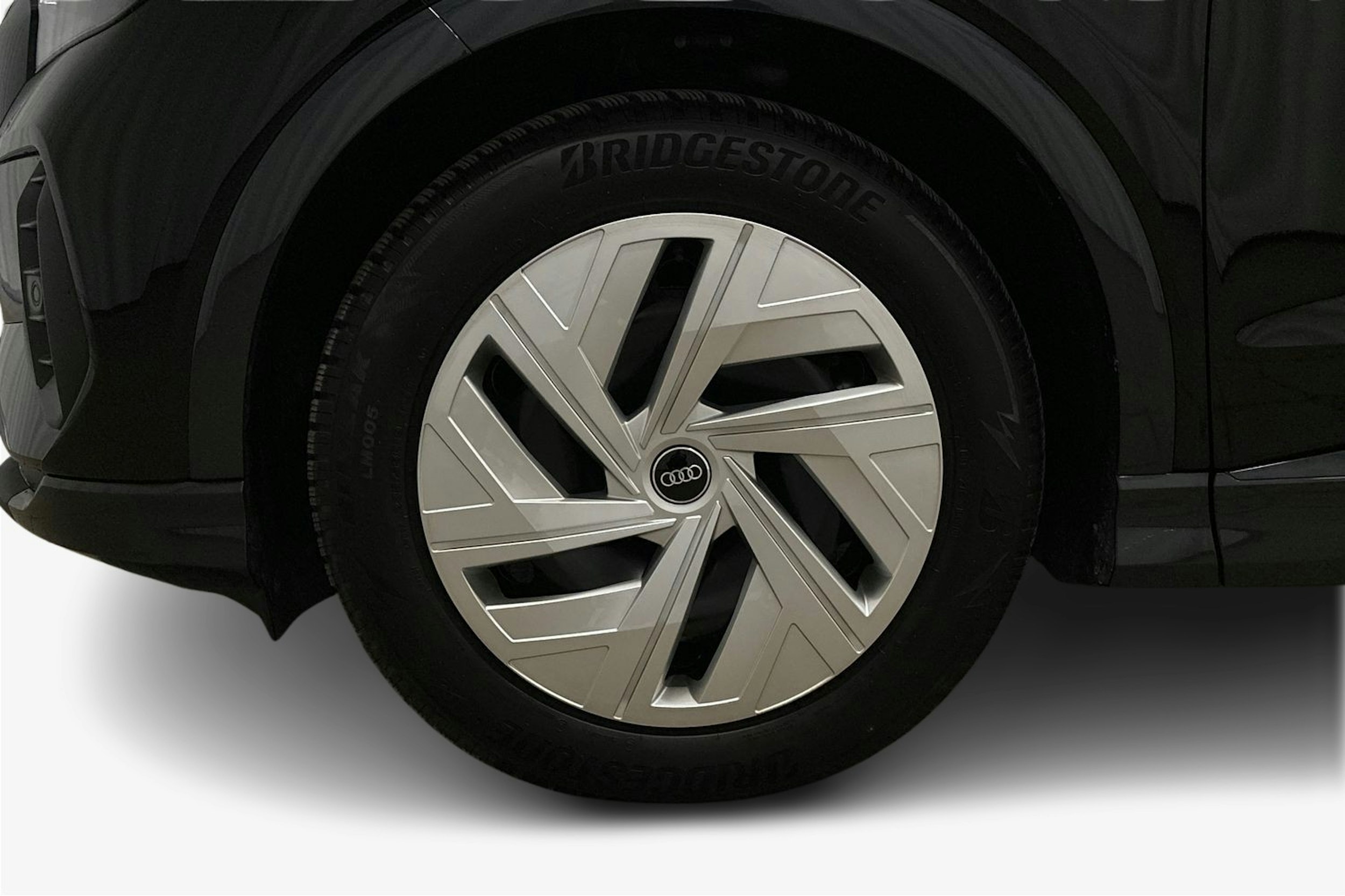 musta Audi Q4 e-tron 2024 kuva 11.