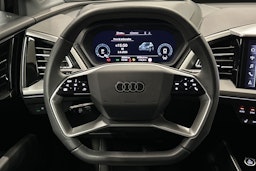 musta Audi Q4 e-tron 2024 kuva 14.