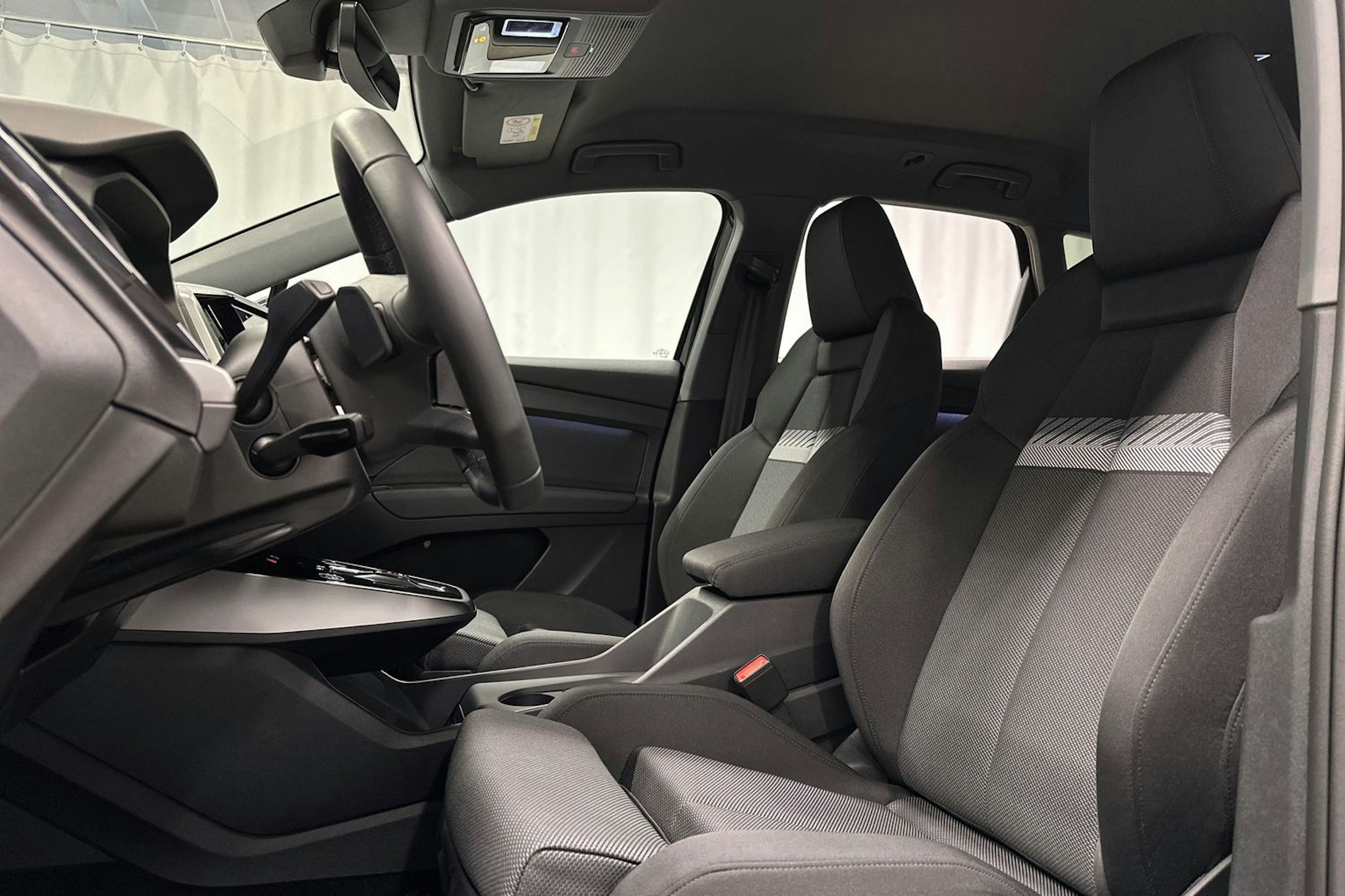 musta Audi Q4 e-tron 2024 kuva 15.