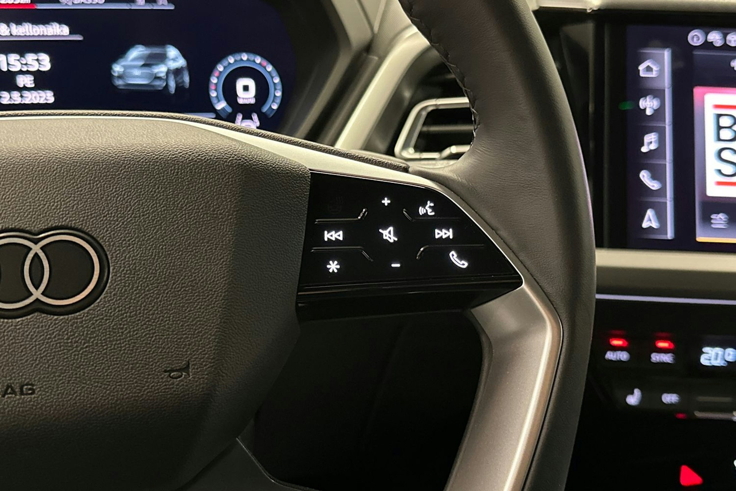 musta Audi Q4 e-tron 2024 kuva 20.