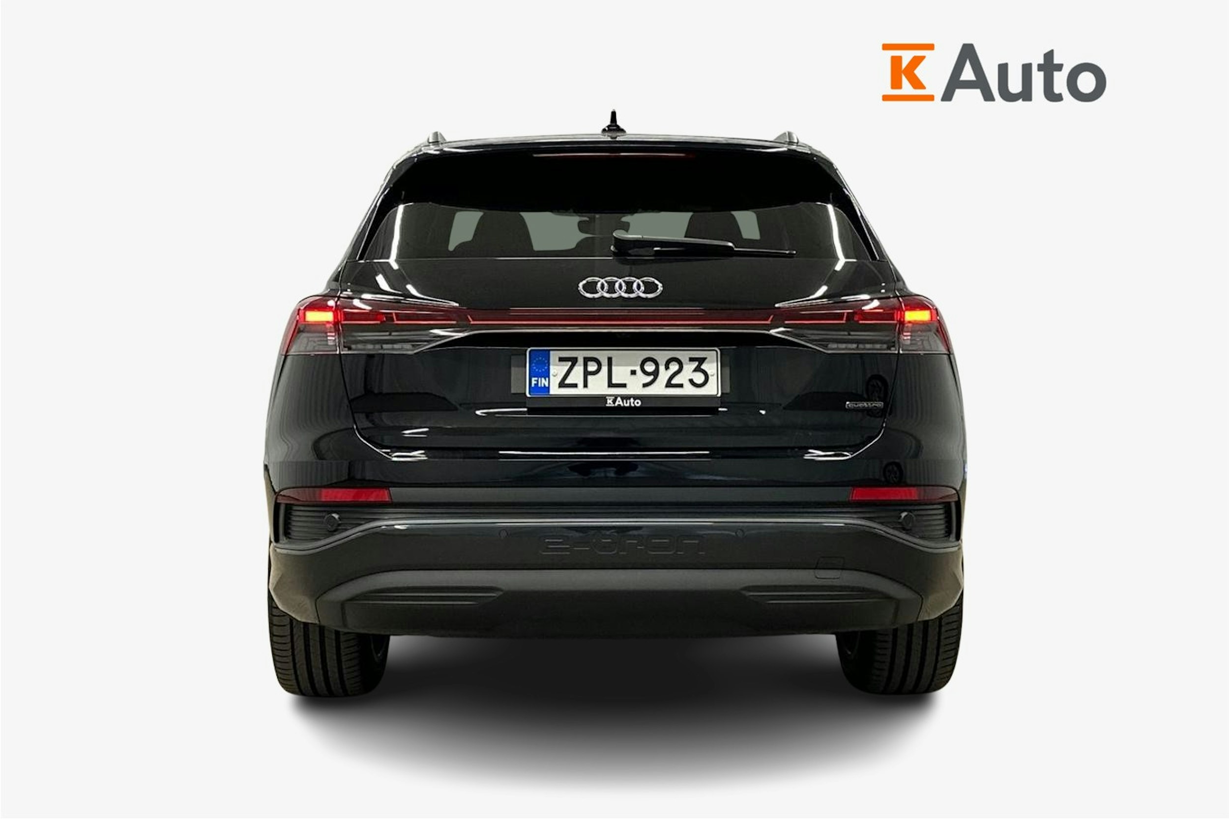 musta Audi Q4 e-tron 2024 kuva 3.