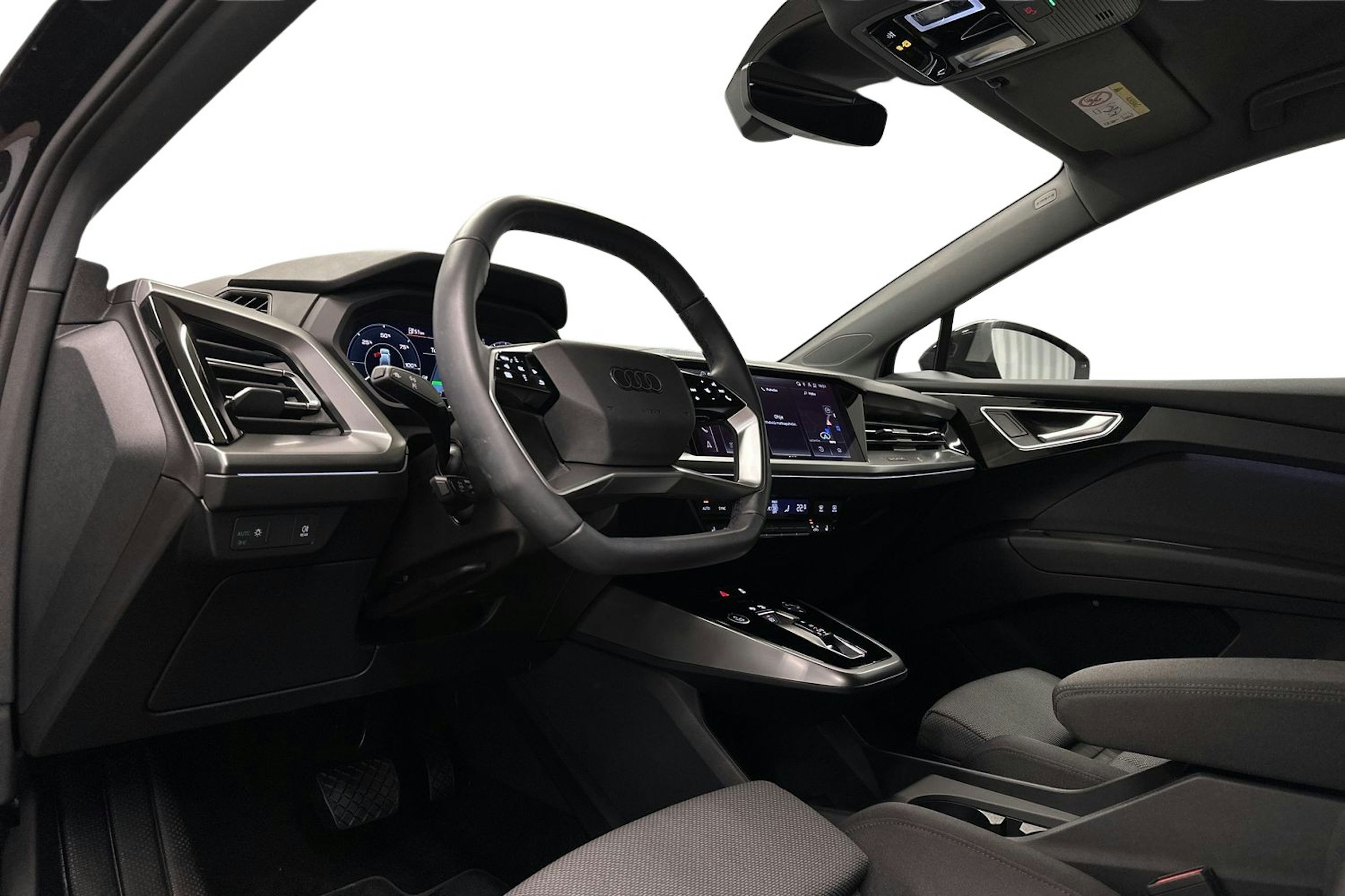 musta Audi Q4 e-tron 2024 kuva 7.