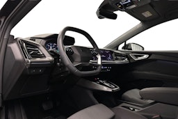 musta Audi Q4 e-tron 2024 kuva 7.